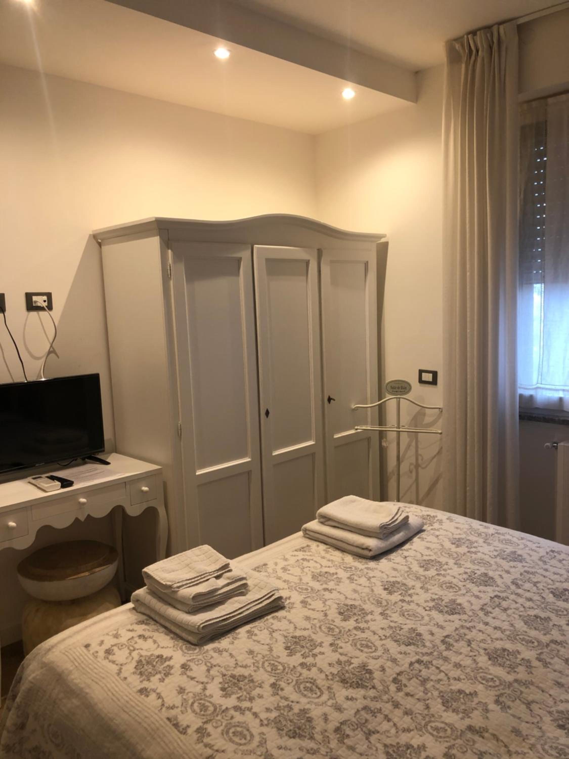 La Rosa Bianca en Rozzano — hotel room