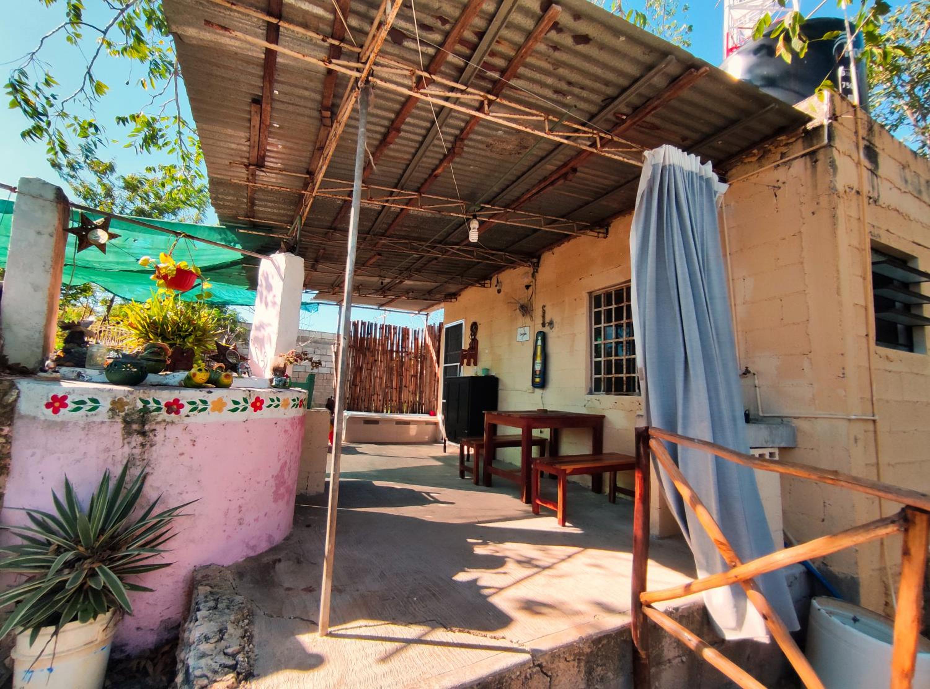 CASA LILI LUXURY VALLADOLID "Fast Wifi, Hot Water, Kitchen & TV" view 3