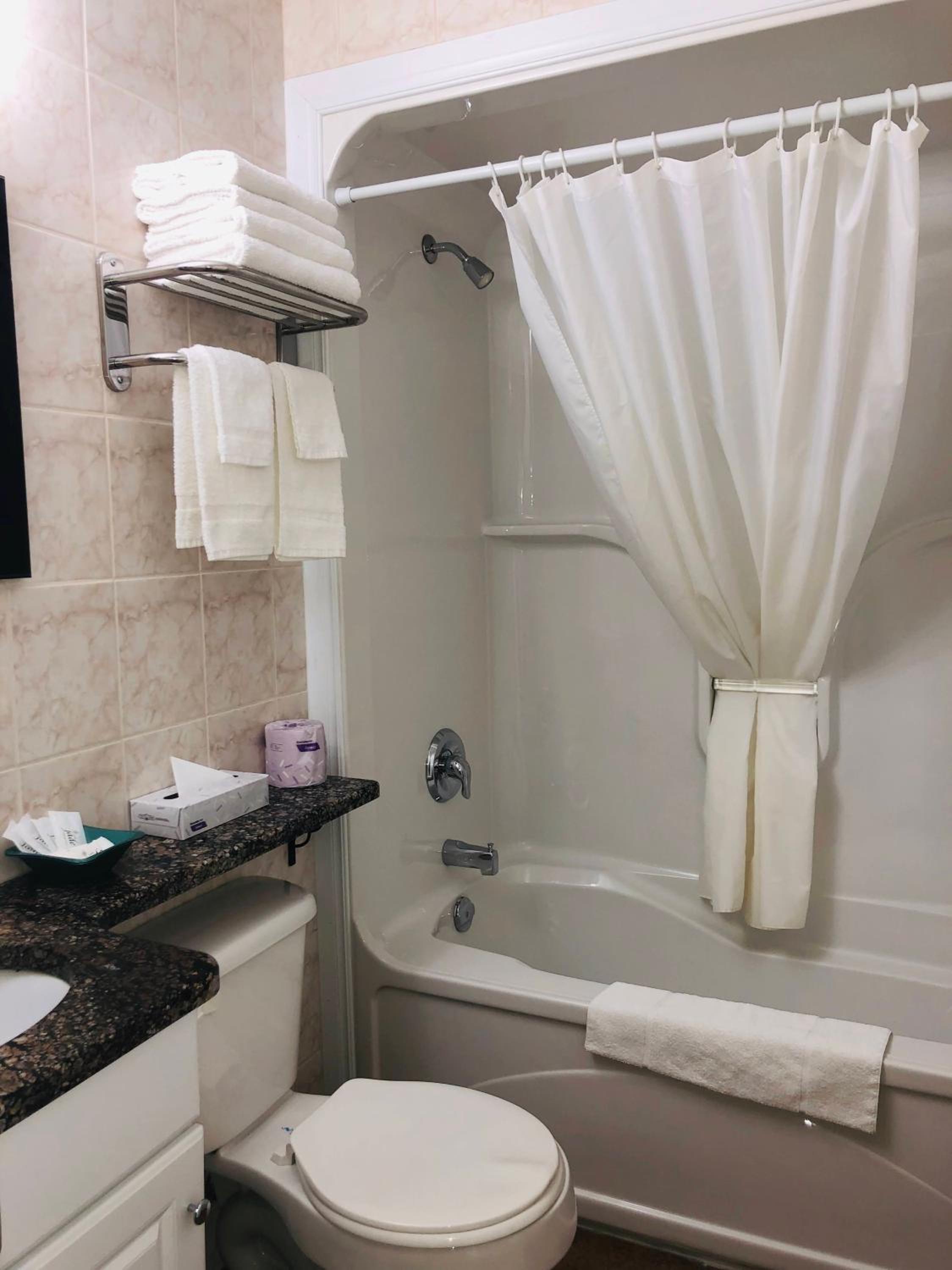Perth Plaza Inn & Suites