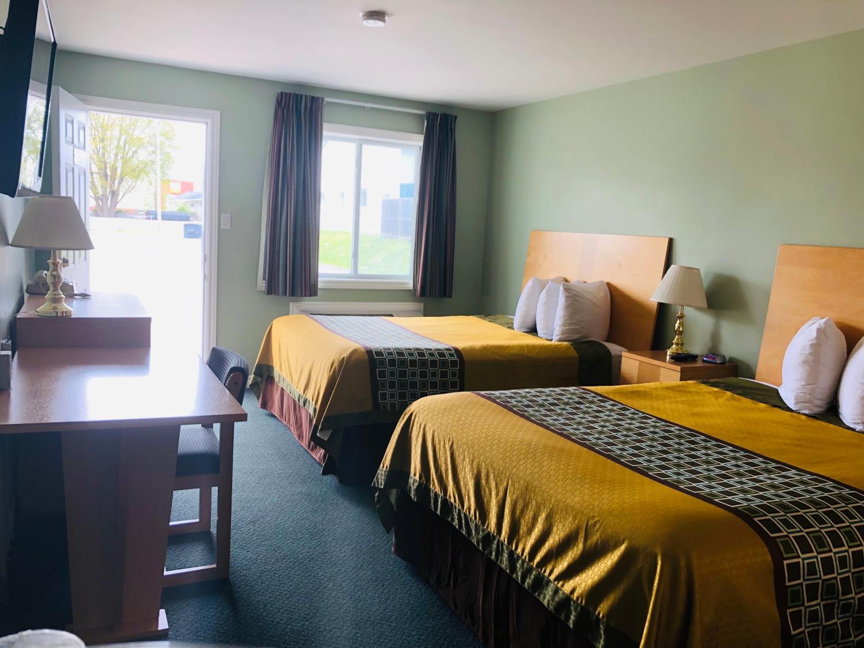 Perth Plaza Inn & Suites