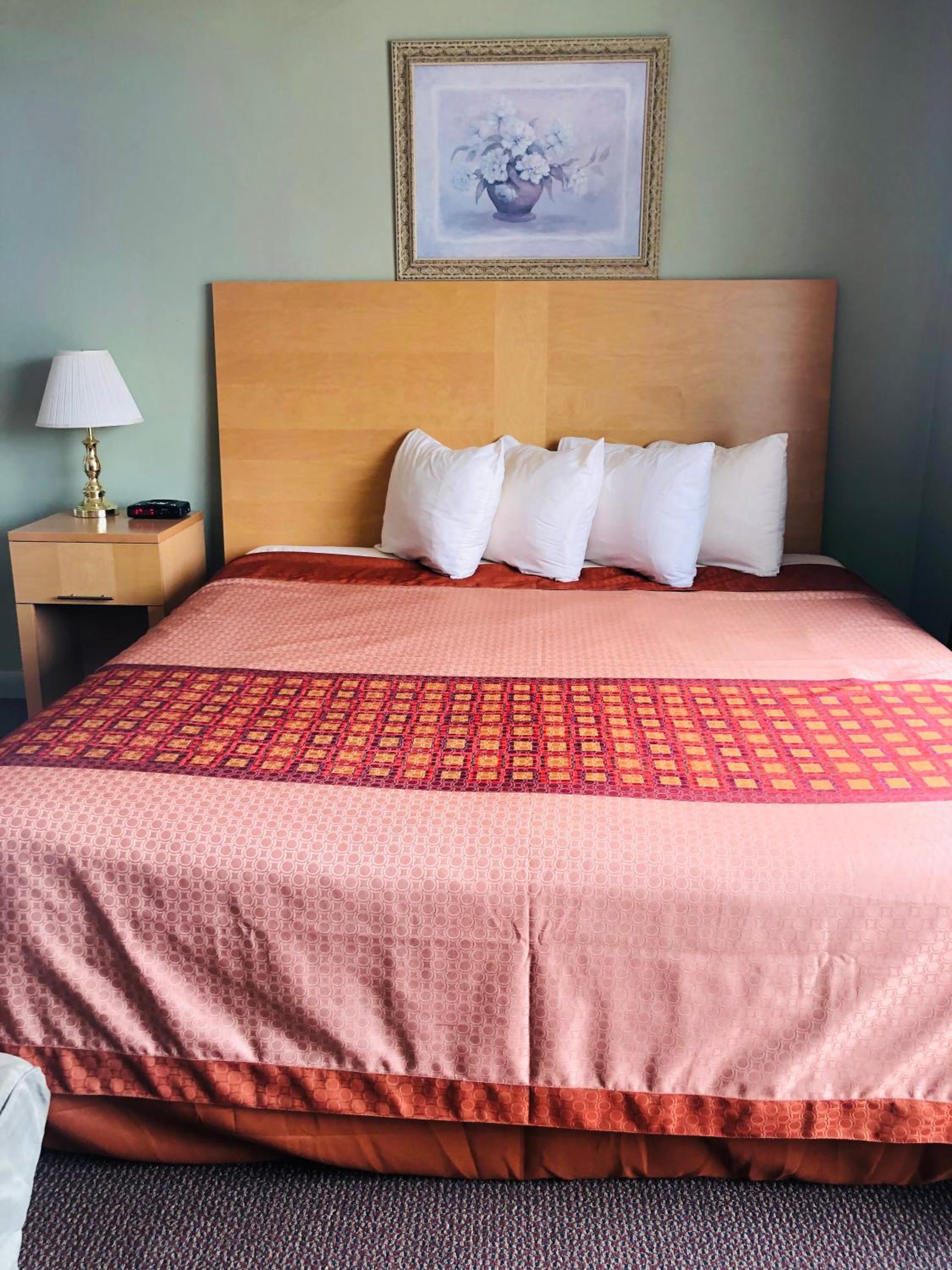 Perth Plaza Inn & Suites
