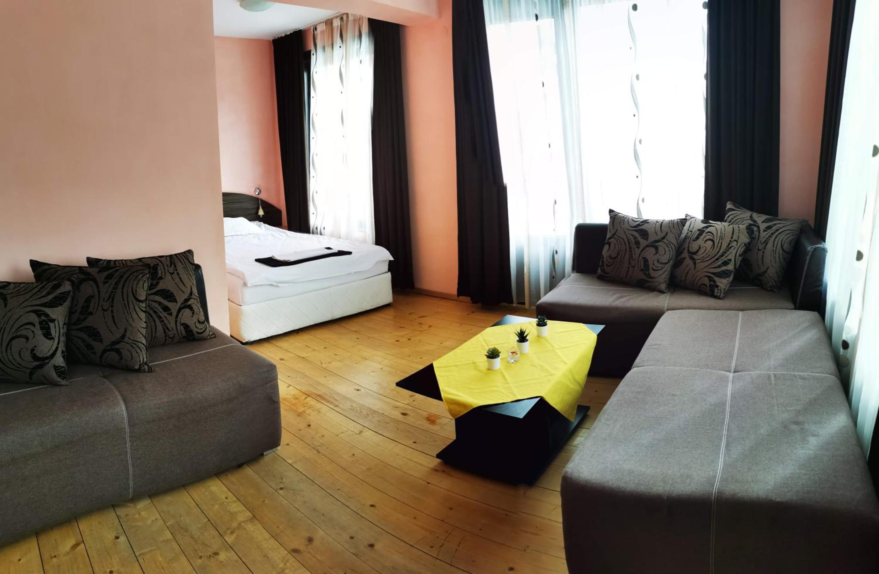 Apartments Black Horse