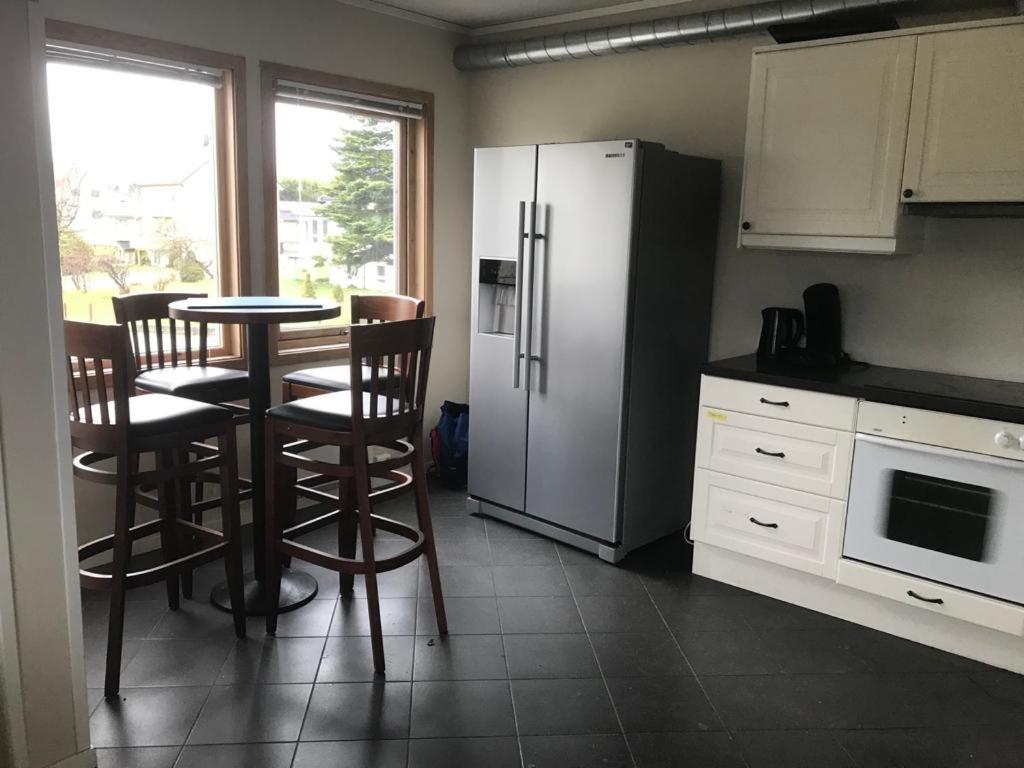 EIDE Gjestehus en Eide — kitchen