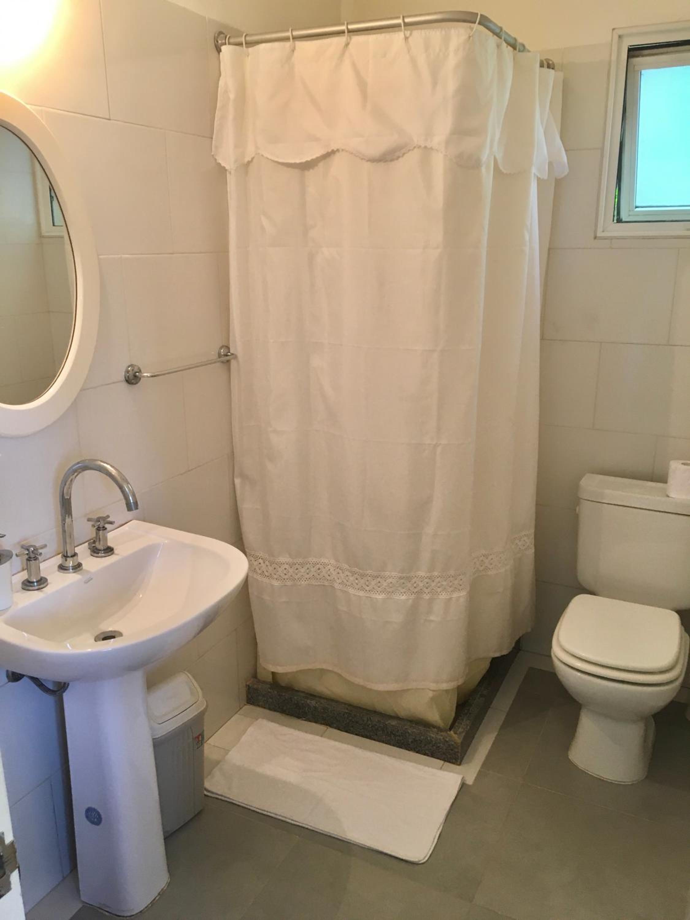 Apartamento con excelente ubicación y vista al Rio y hermosa piscina súper disfrutable view 3