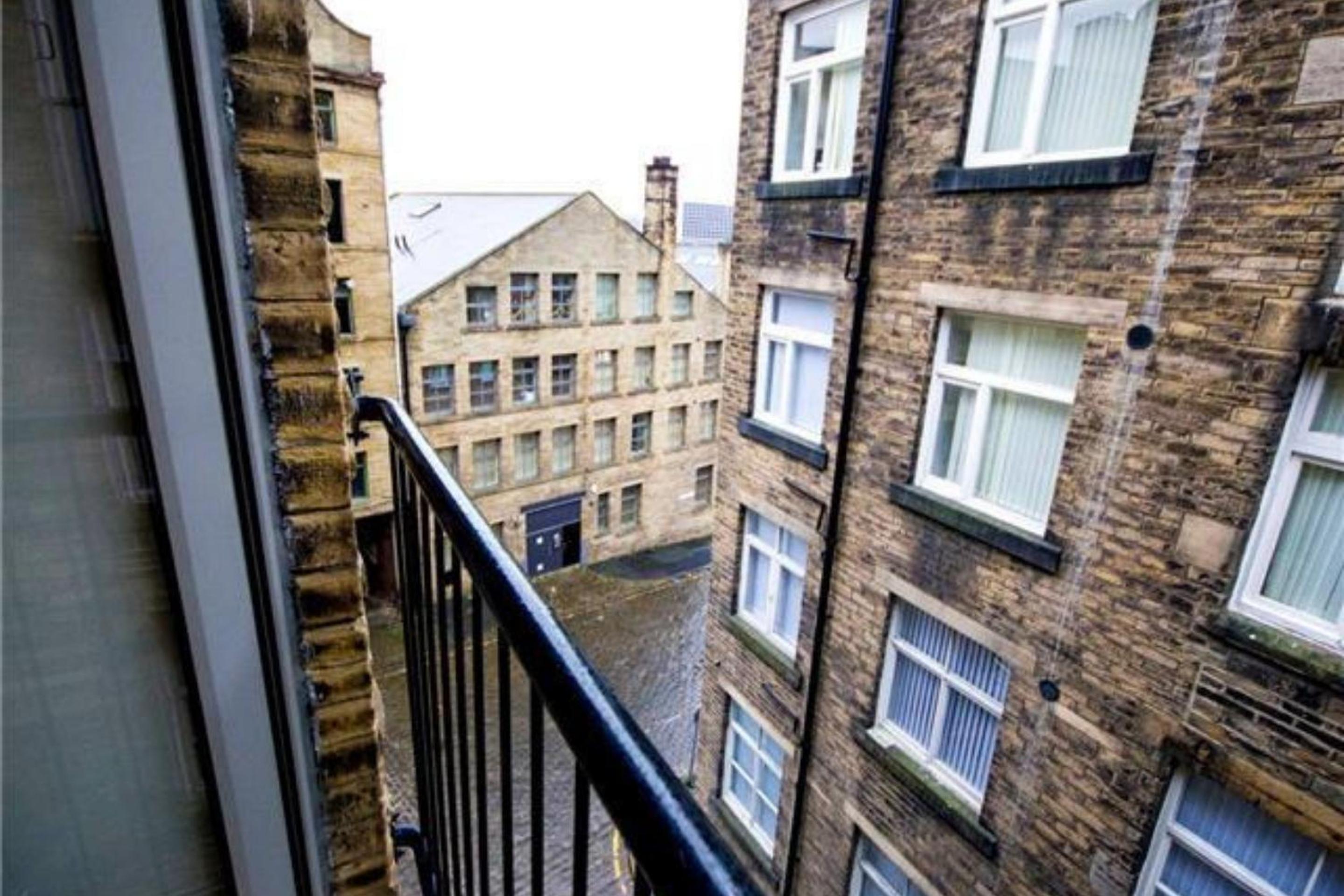 StayZo Modern Studio Apartment 1 in Bradford City view 2