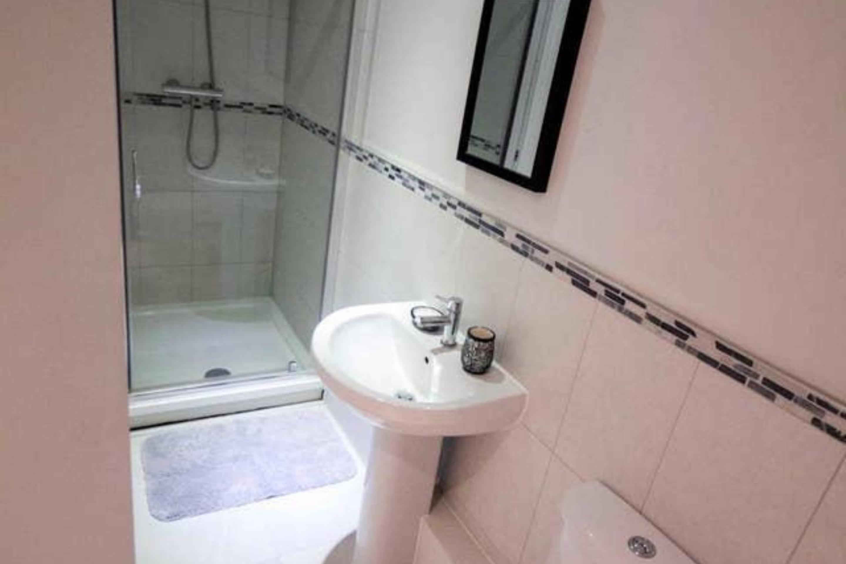 StayZo Modern Studio Apartment 1 in Bradford City view 3