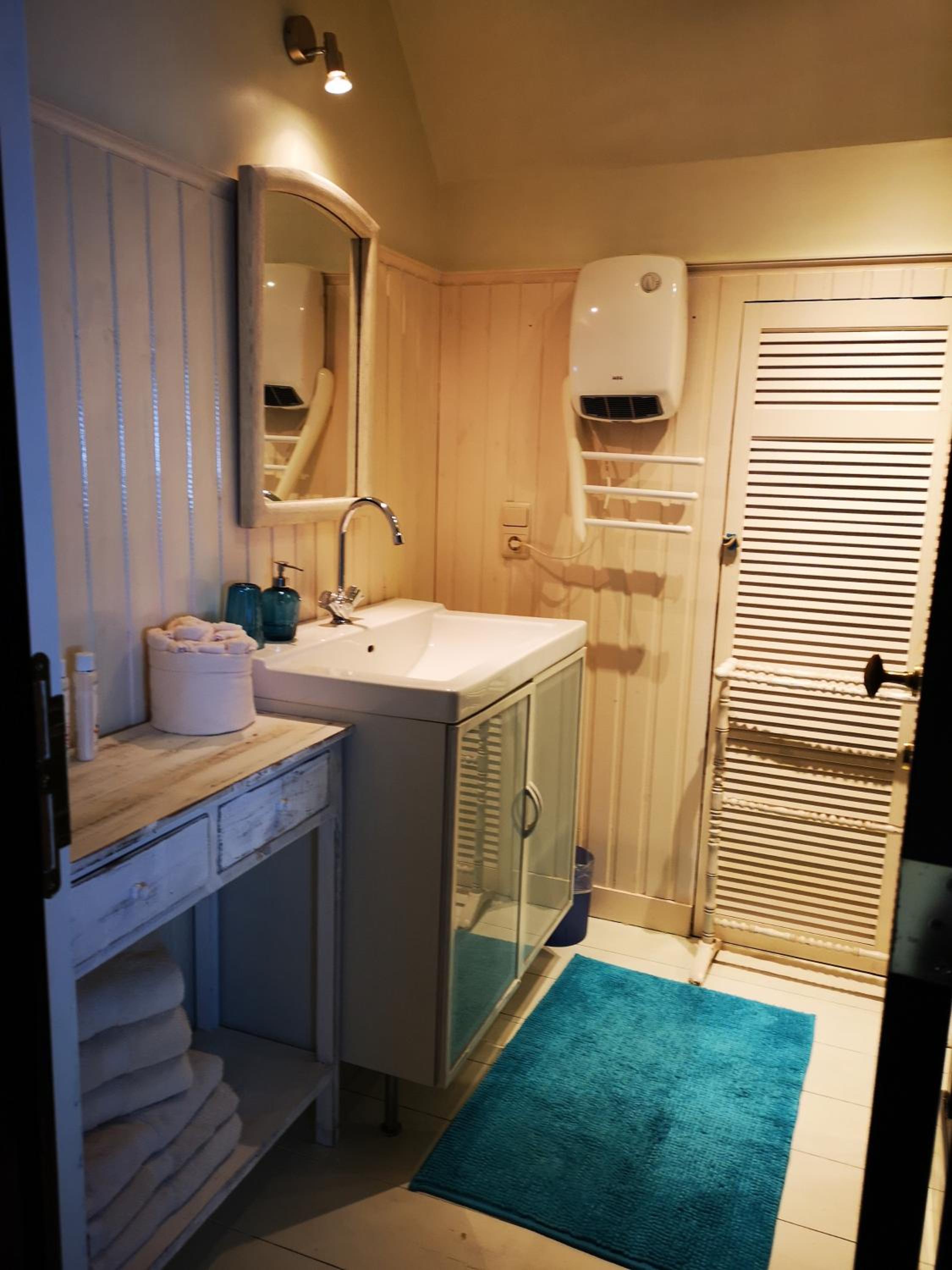 Casa Leone near Bruges with jacuzzi & parking