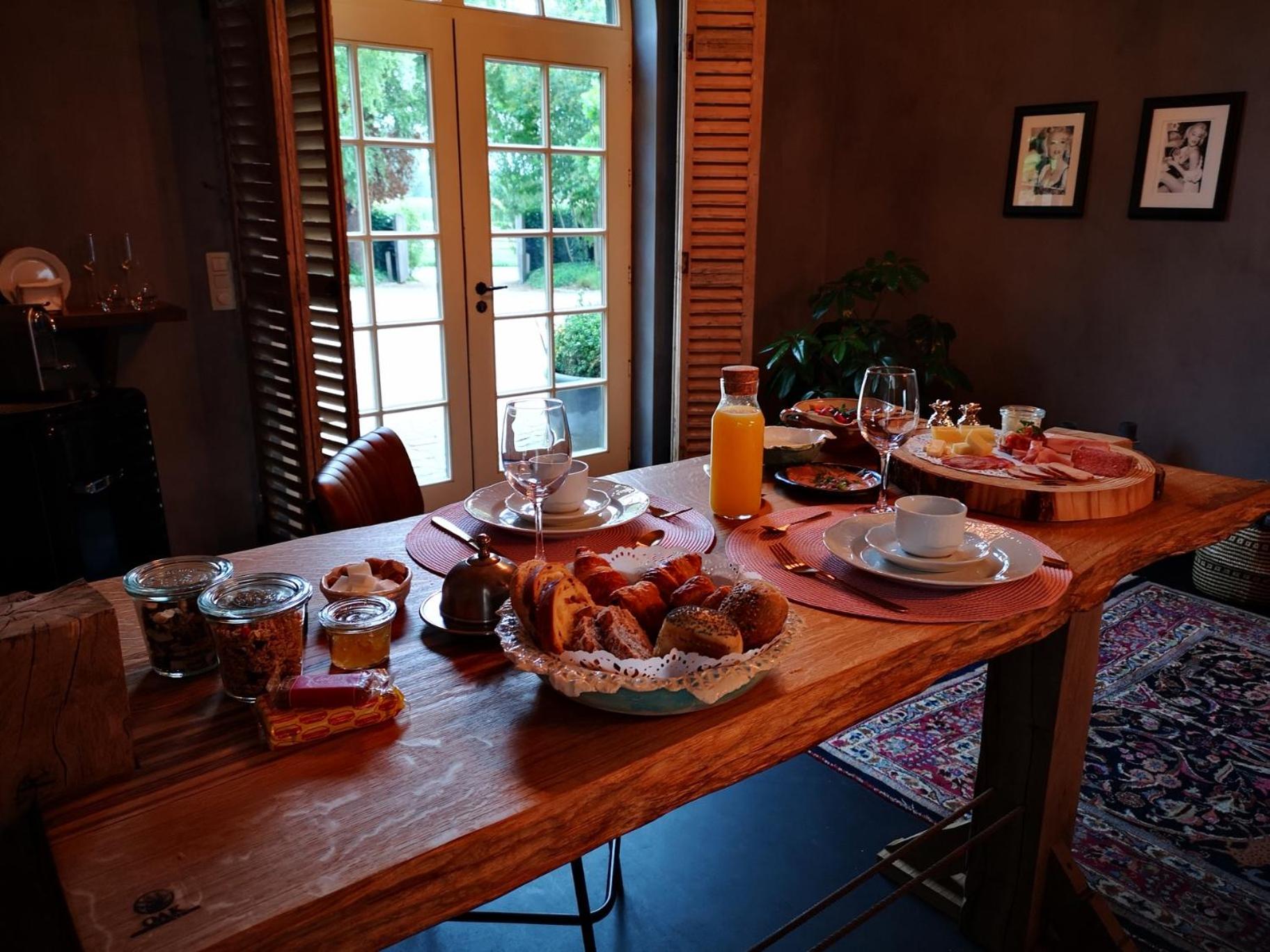 Casa Leone near Bruges with jacuzzi & parking