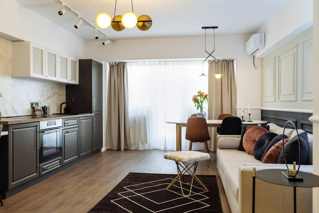 Panoramic Apartment - 4BR - Piata Unirii view 3