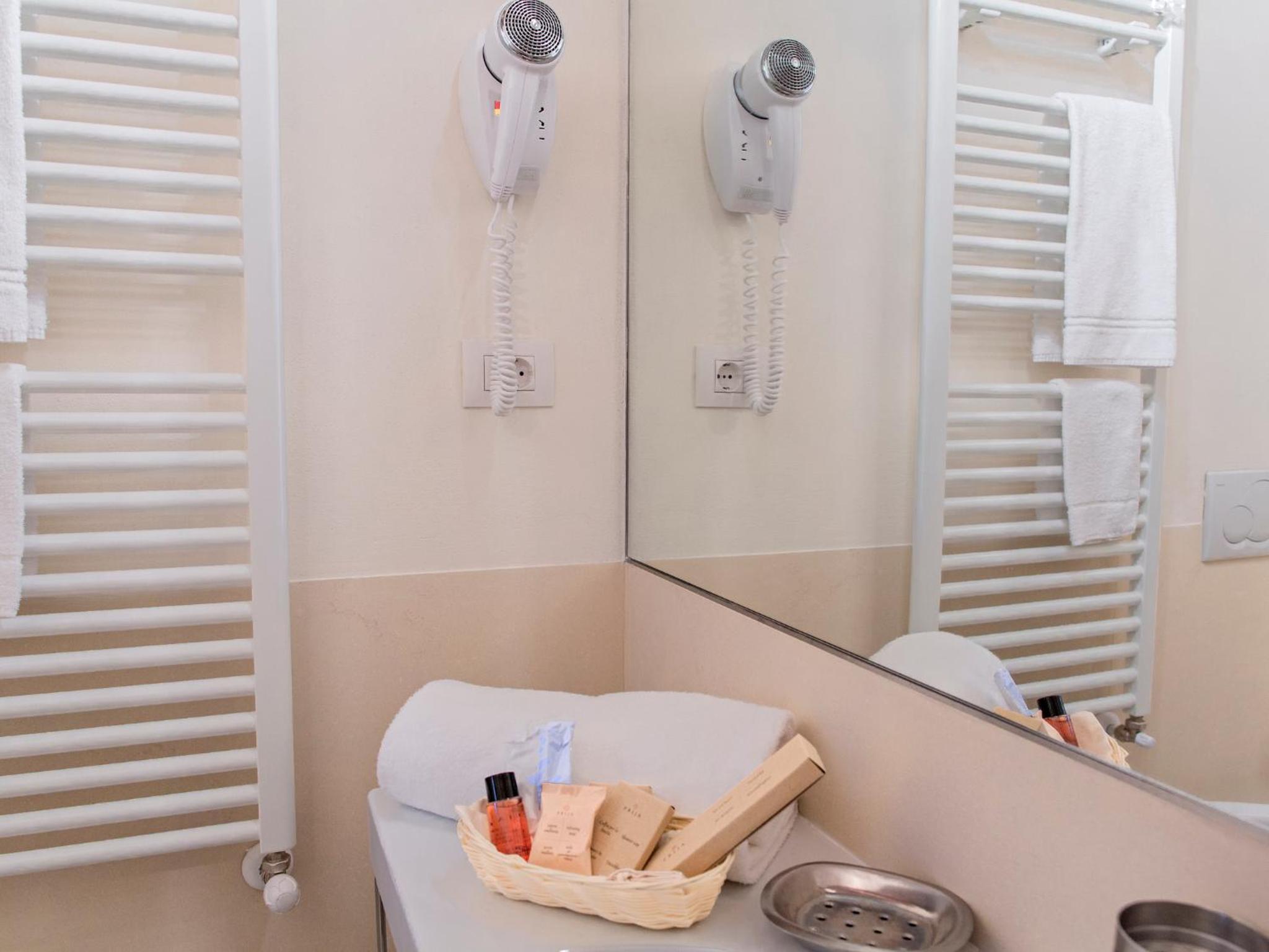 B&B Il Corso en Siena — bathroom