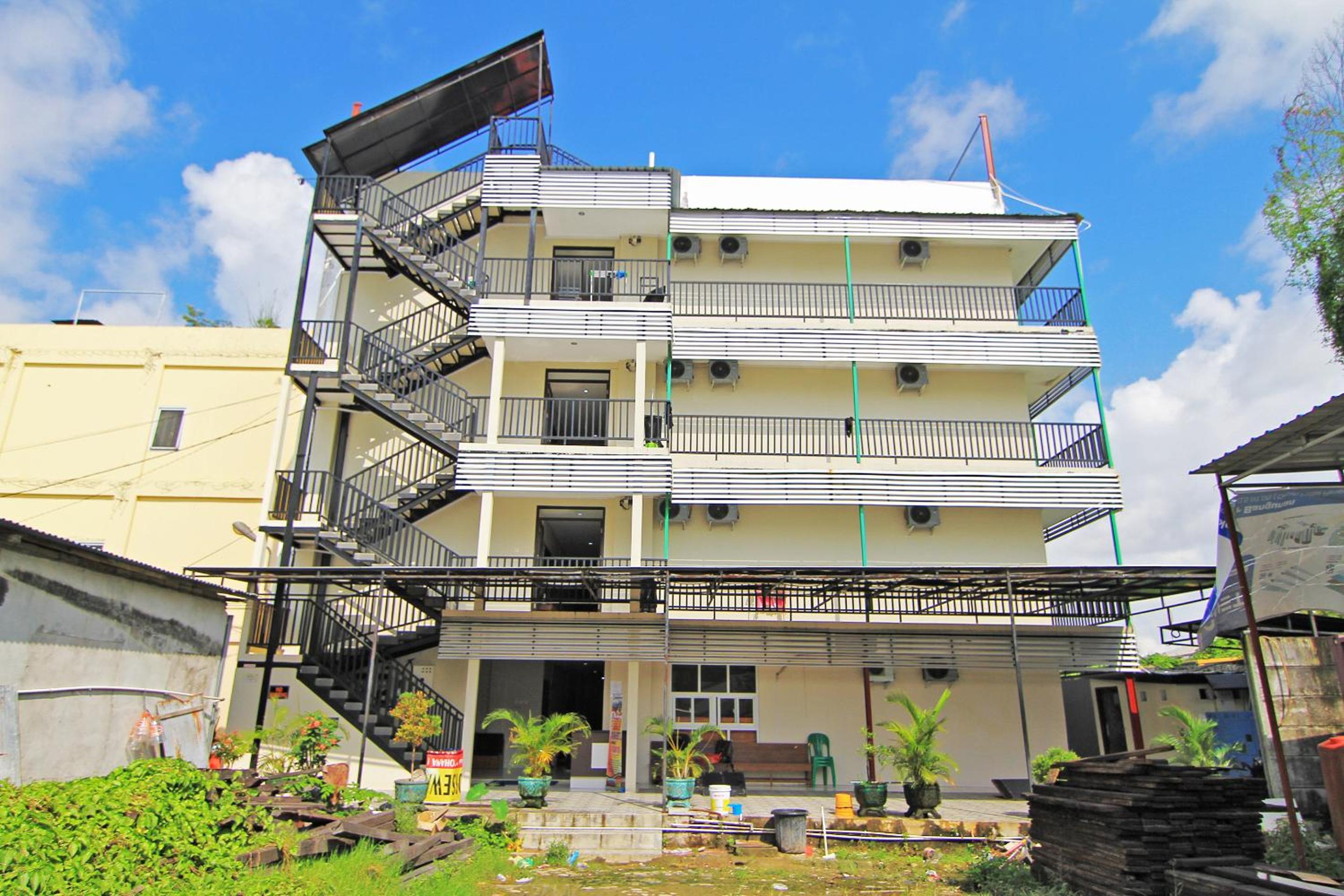 Hotel RedDoorz Plus at Pelita Guest House Balikpapan - Image 1