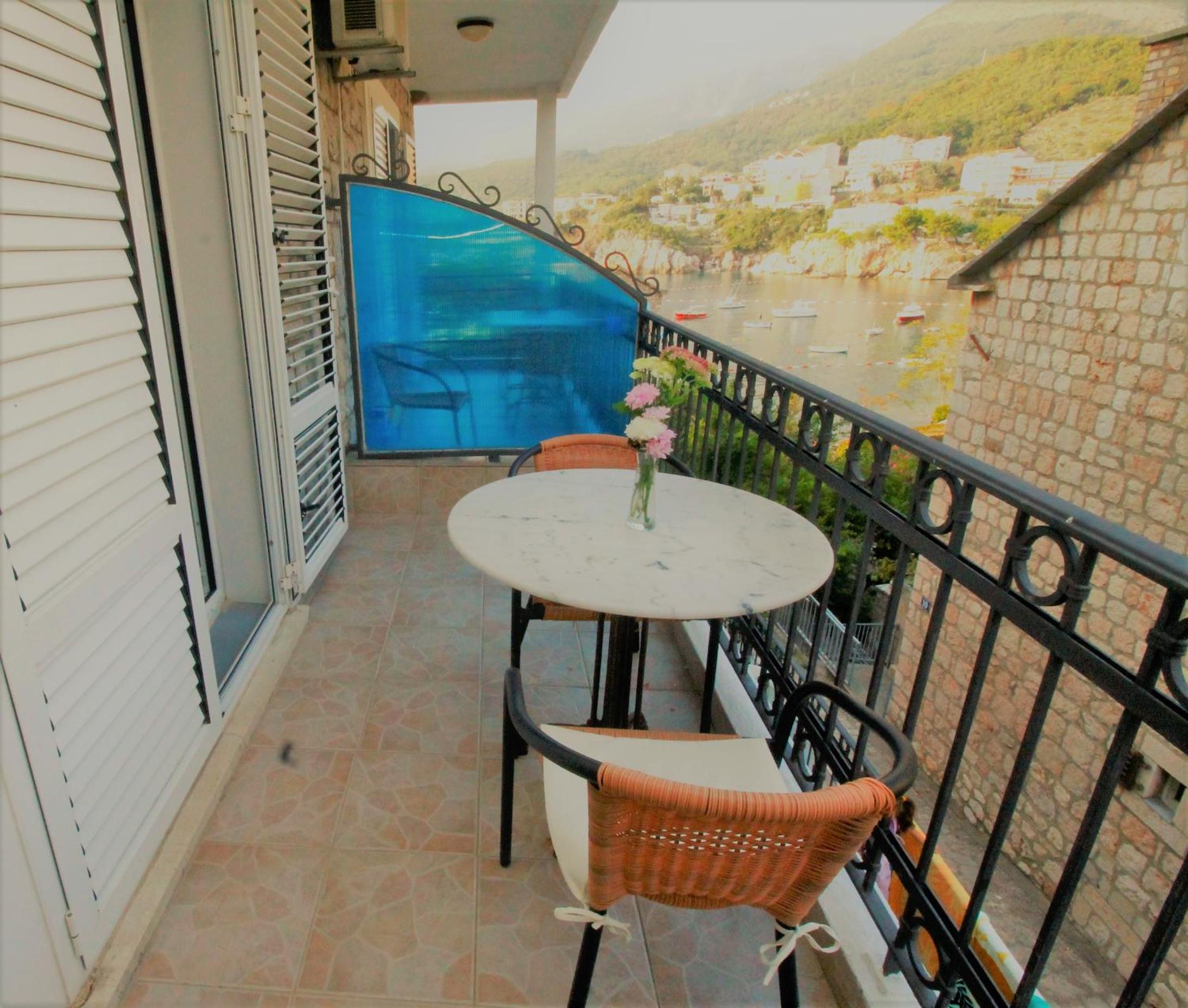 Apartments Mitrovići Miločer
