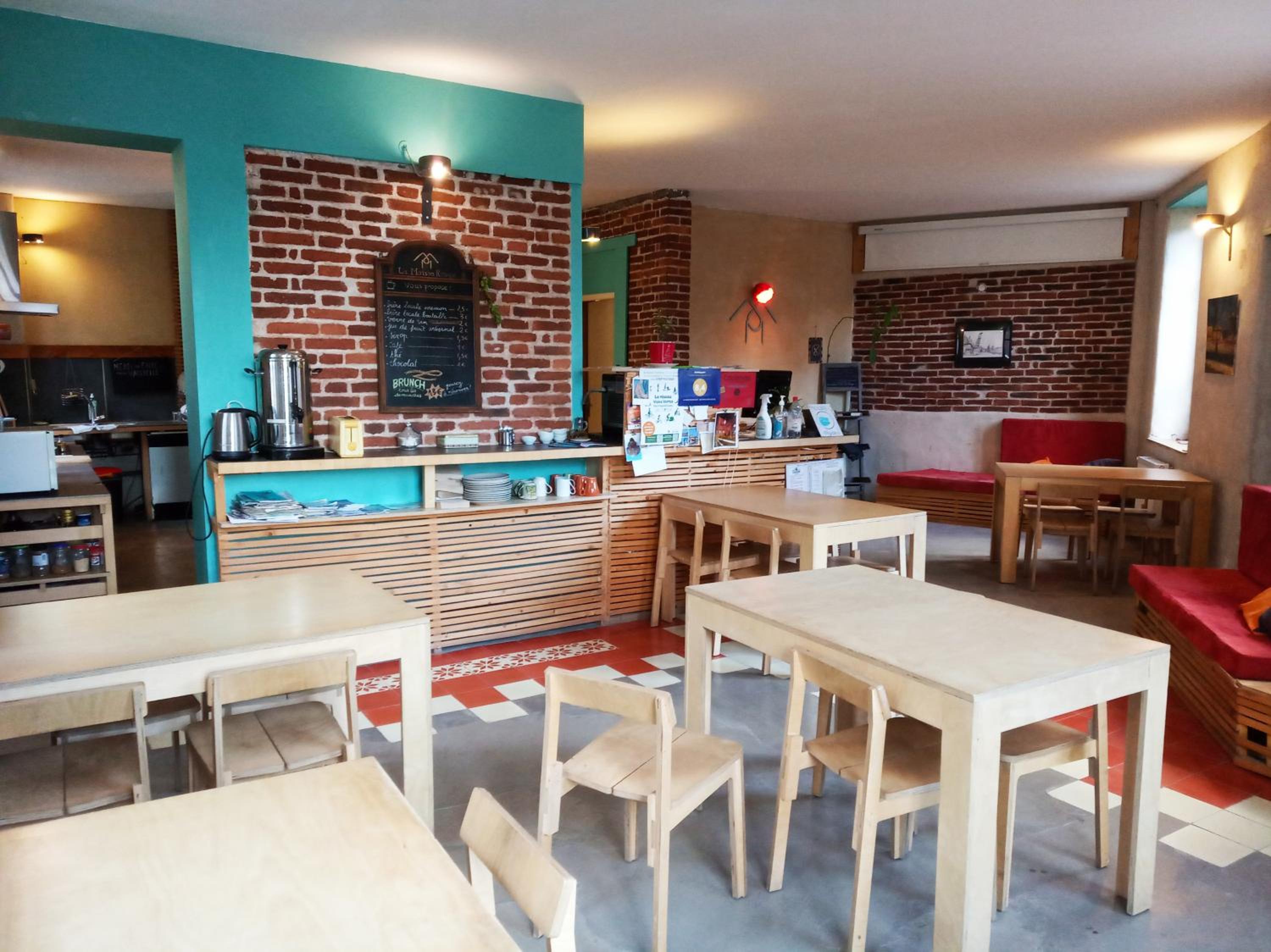 La Maison Rouge - Backpacker Hostel view 3