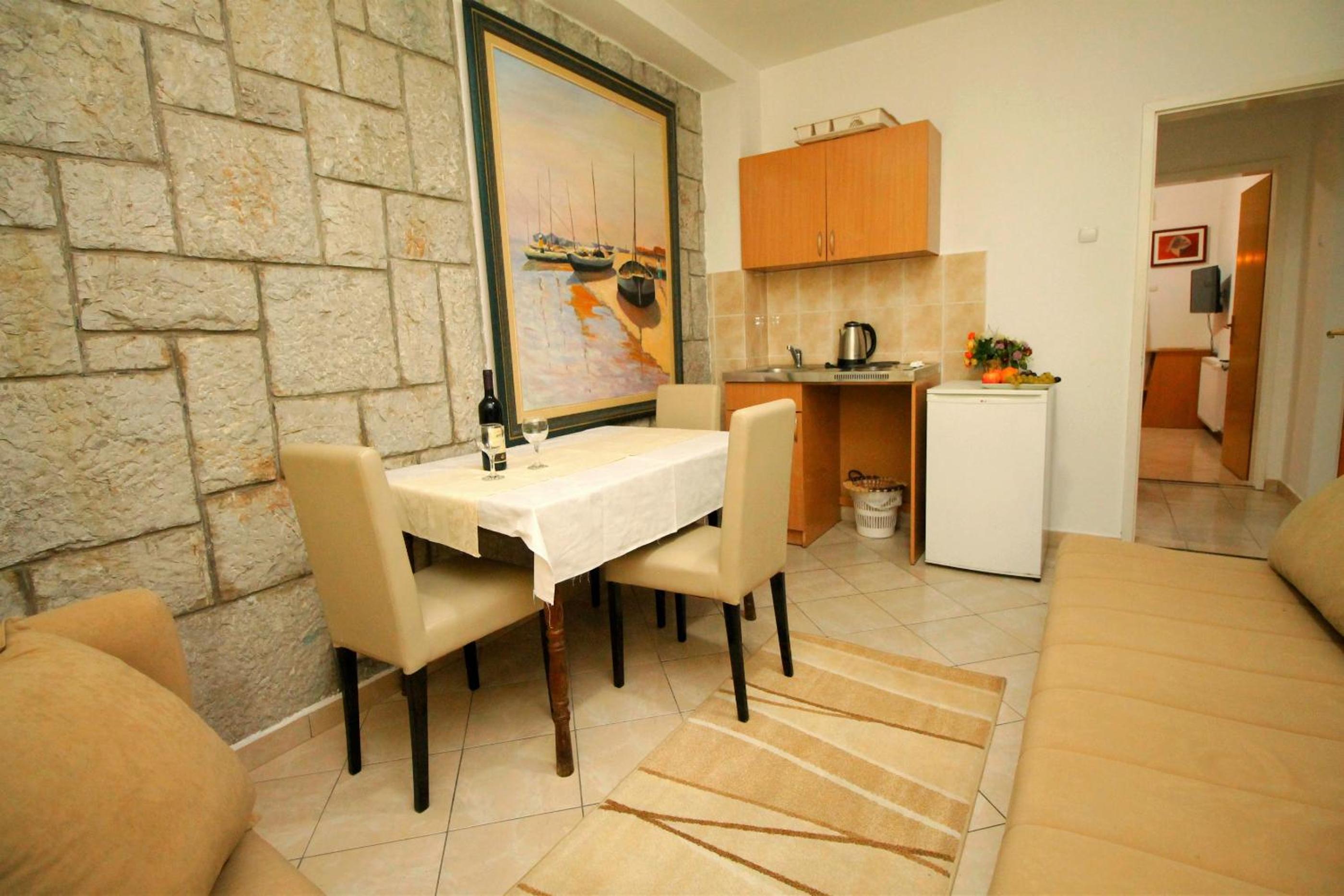 Apartments Mitrovići Miločer