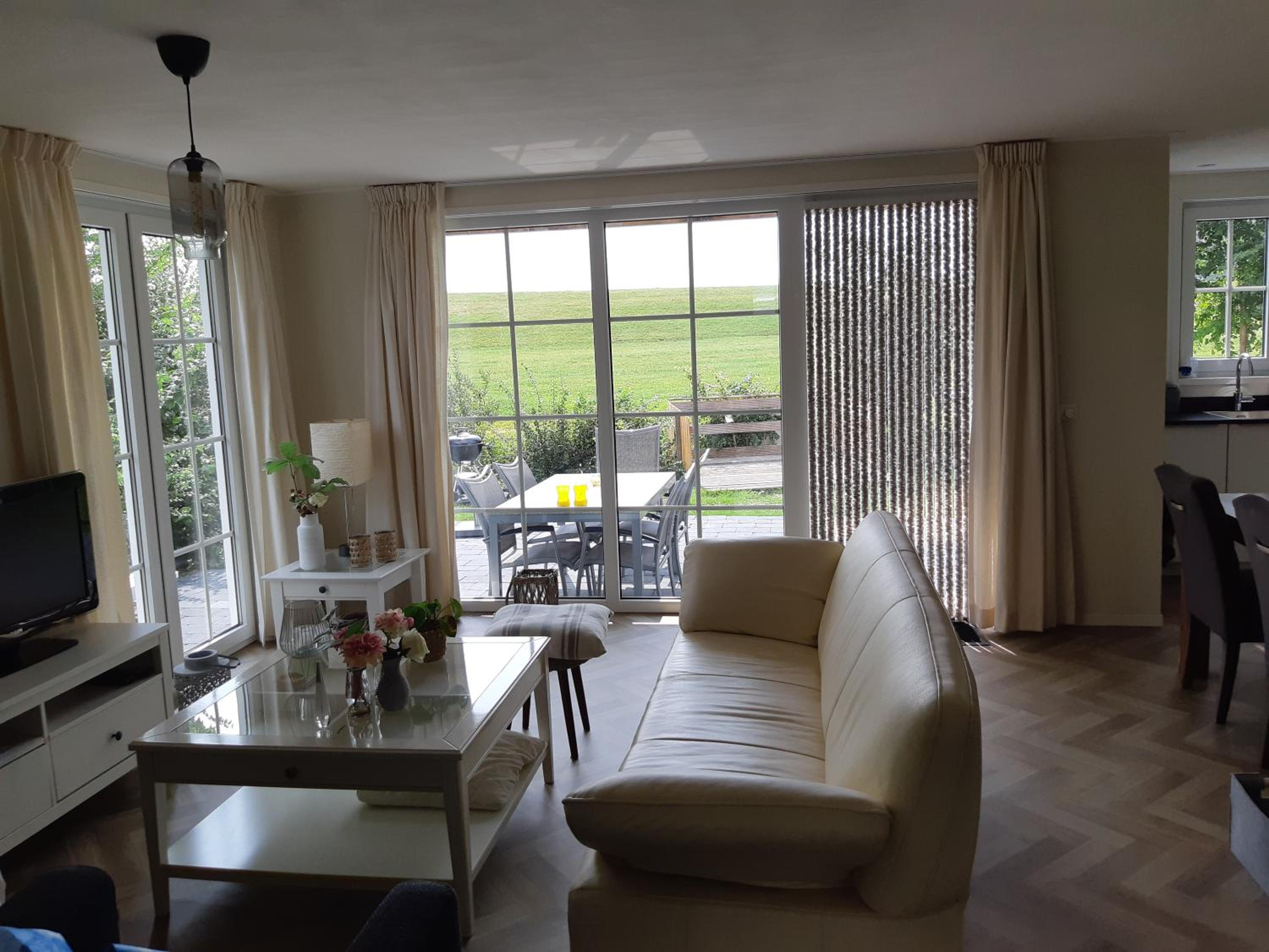 Nieuwe Beachbungalow aan IJsselmeer 39 24 four seasons view 4