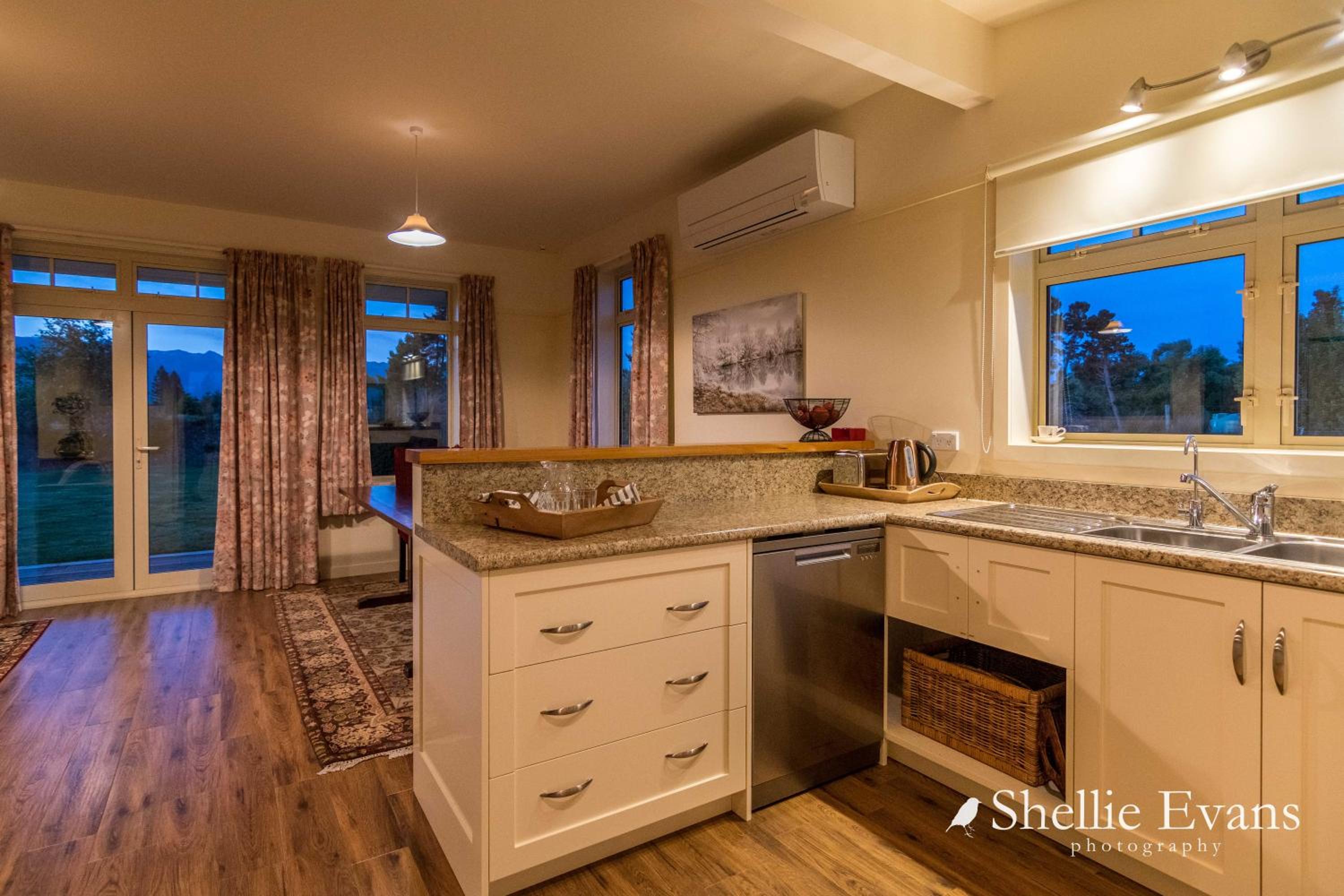 Night Sky Cottage - Kahu Cottage - HOT TUB view 4