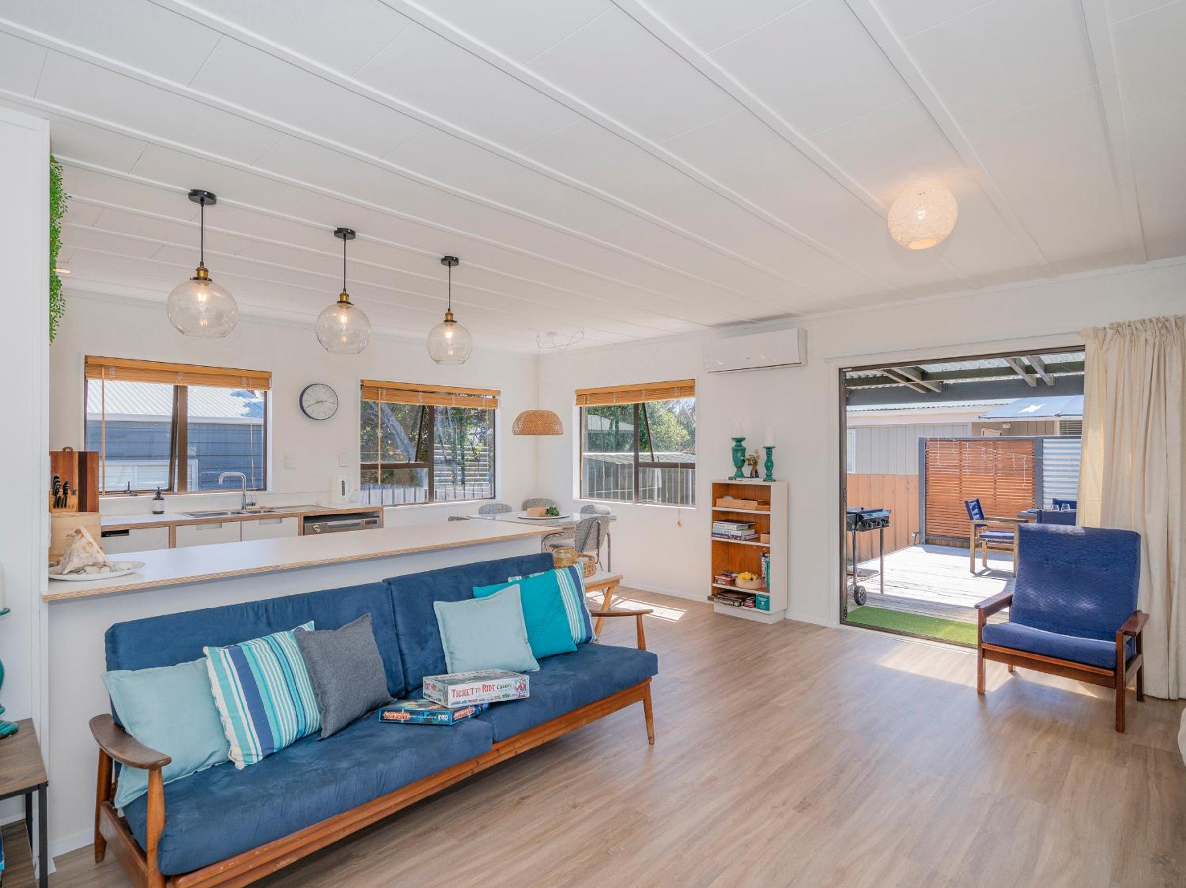Shore Beats Work - Whangamata Holiday Home view 2