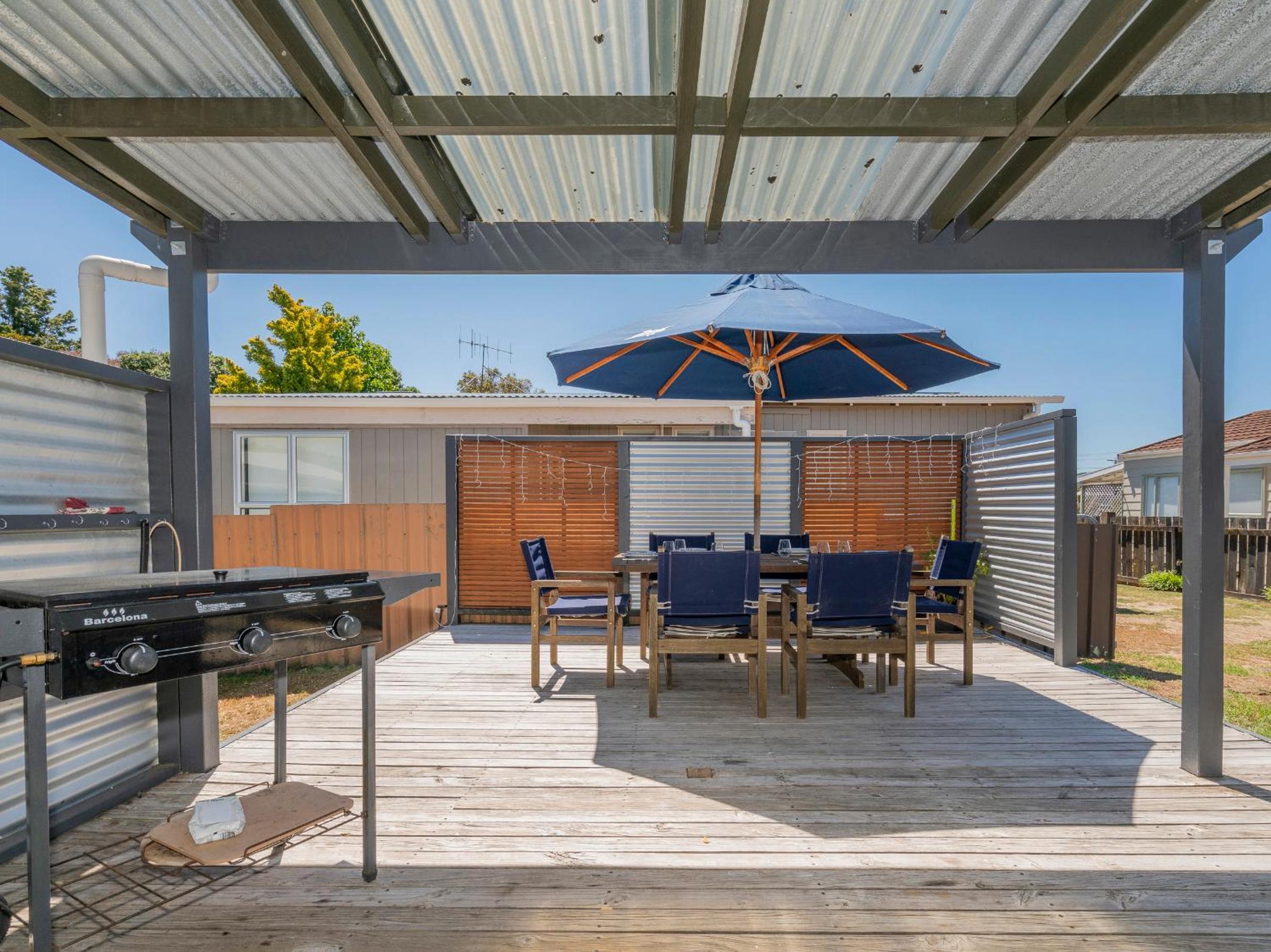 Shore Beats Work - Whangamata Holiday Home view 4