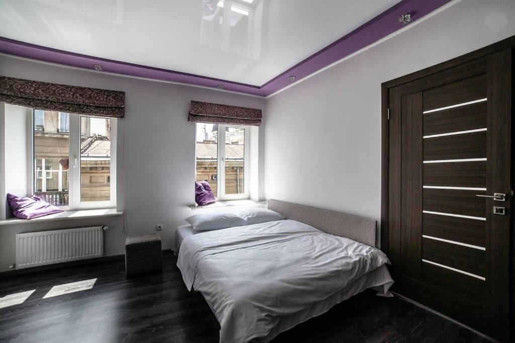 ROMANTIC Apartments - центр Львова , з видом на місто view 3