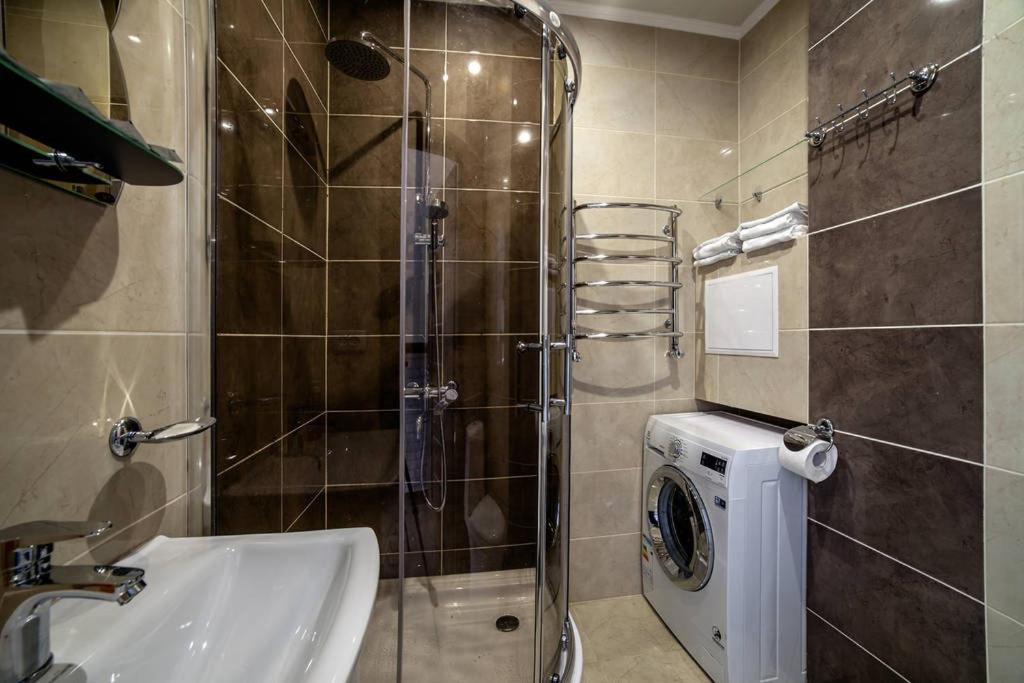 ROMANTIC Apartments - центр Львова , з видом на місто view 5