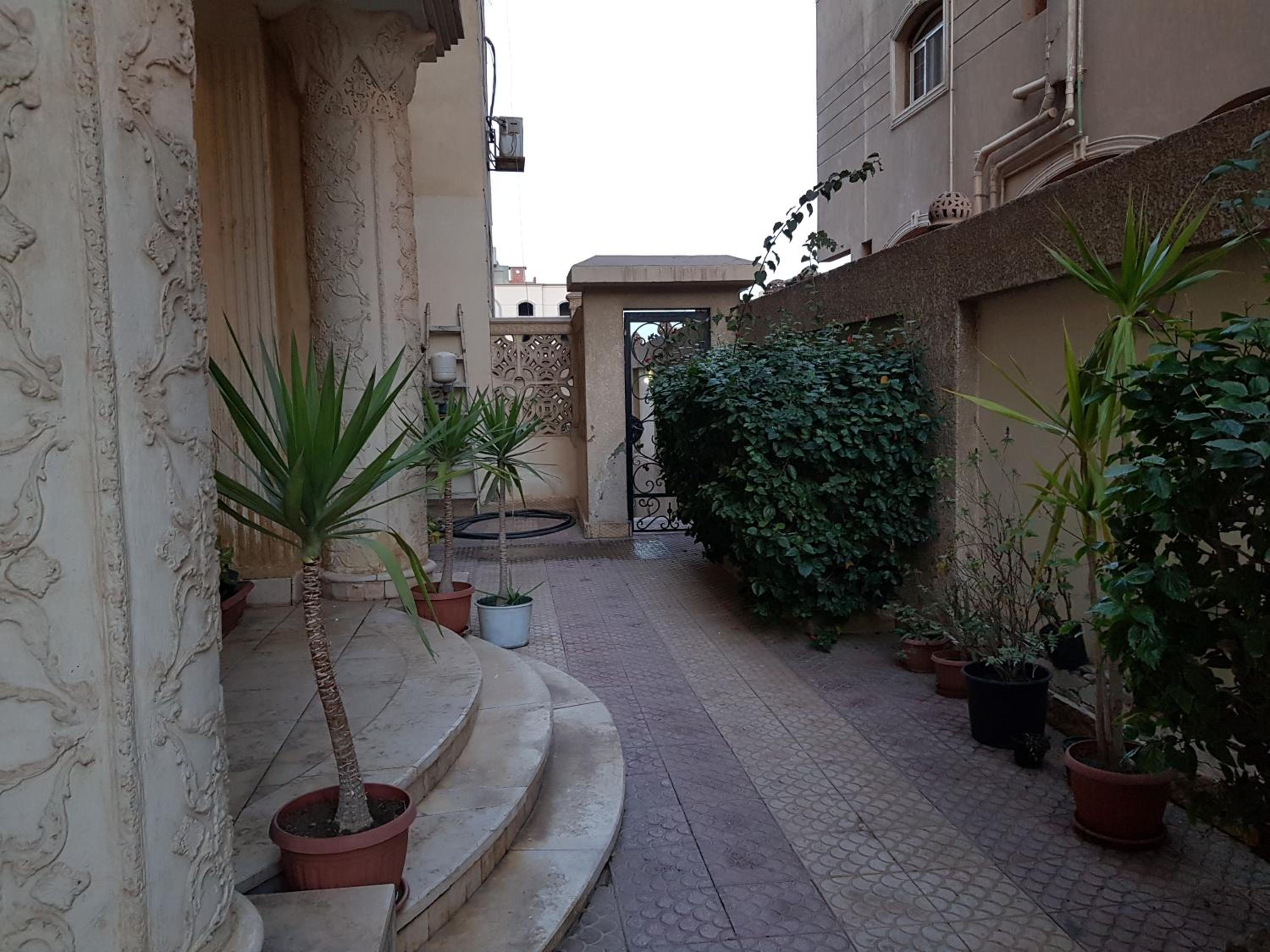 Elite Homes 3BR Garden Apartment Families Only view 5