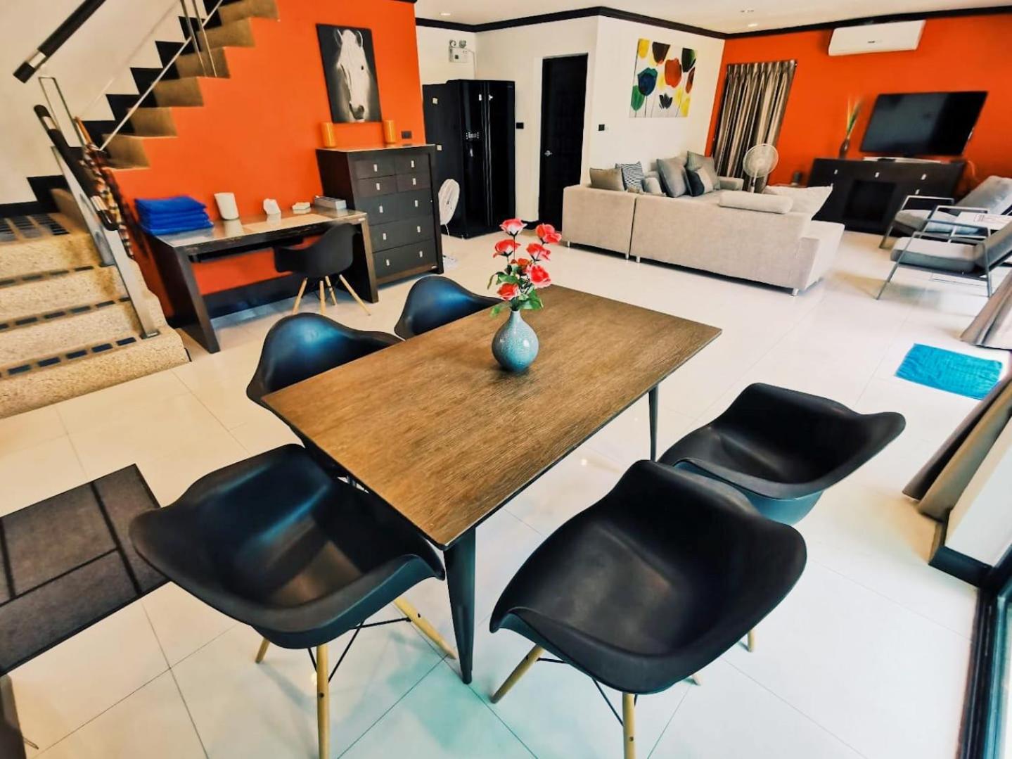 4poolvillas