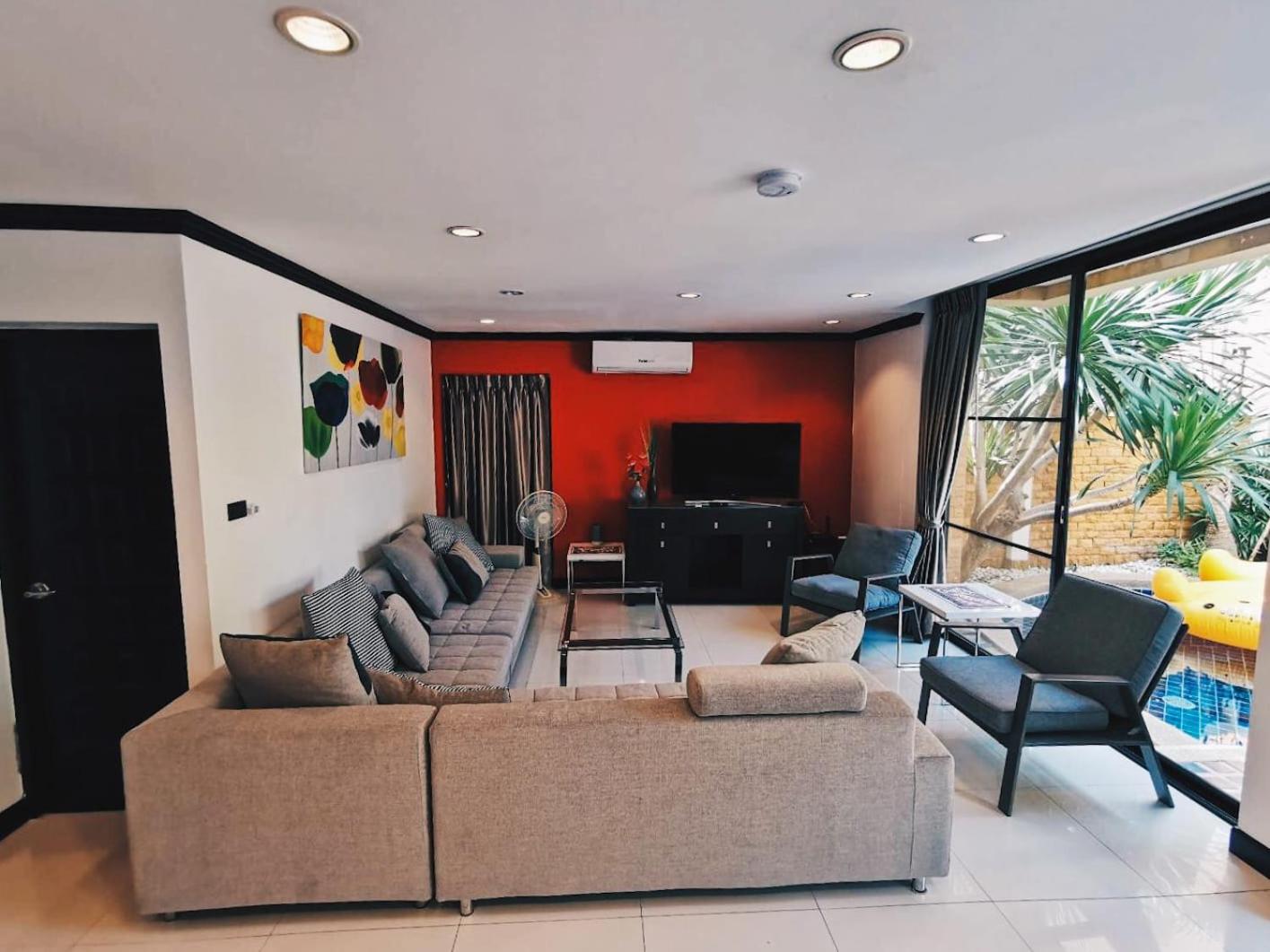 4poolvillas