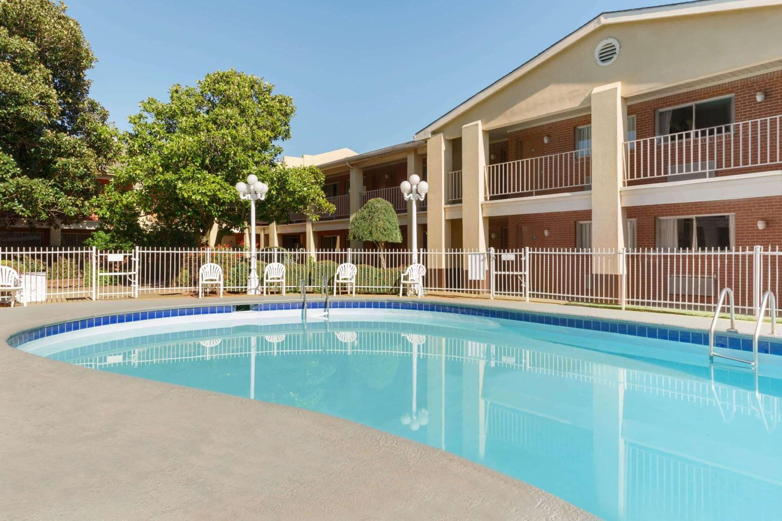 Lawton Vacations - Days Inn by Wyndham Lawton - Property Image 3