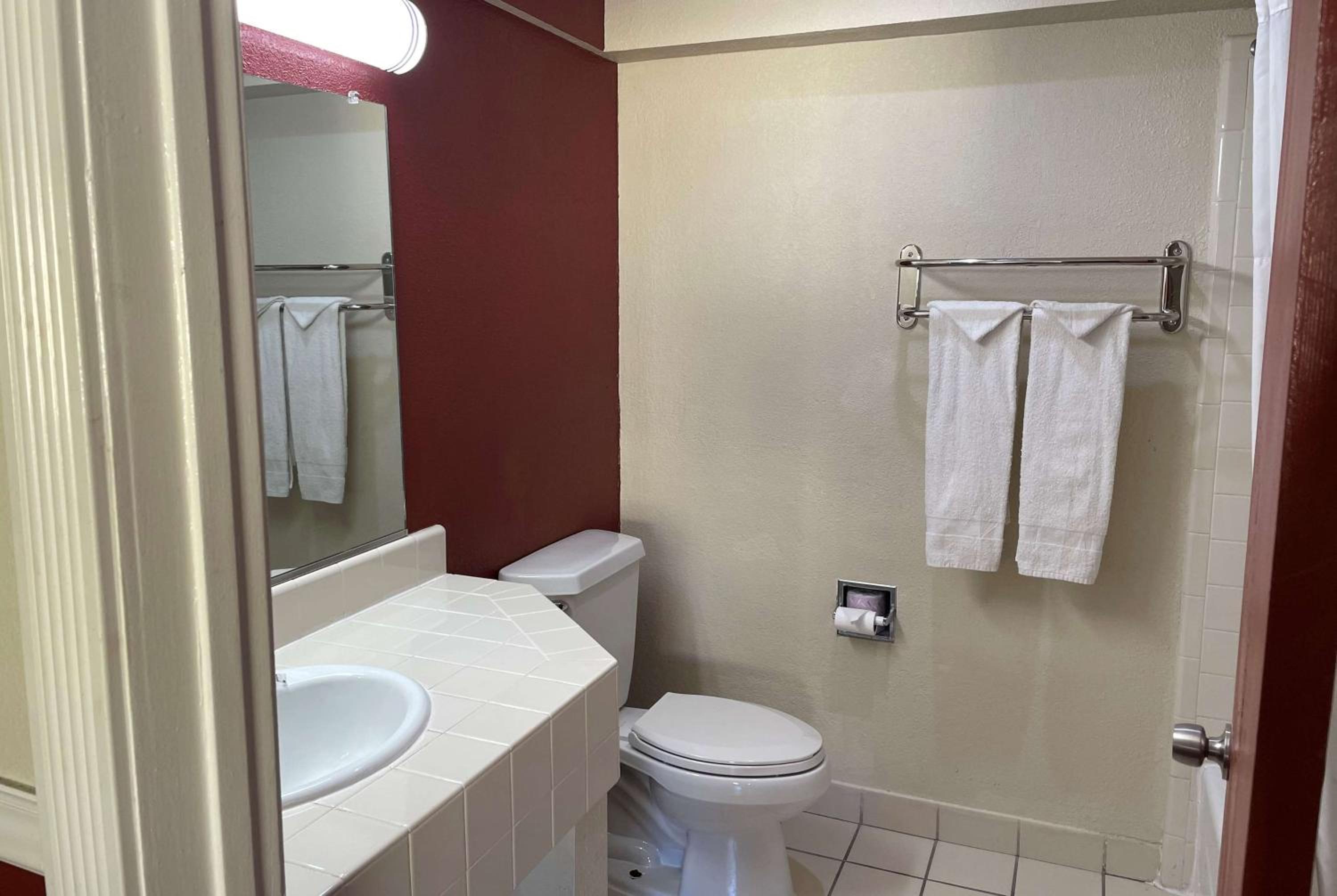 Hayward Vacations - Mission Inn and Suites - Property Image 2