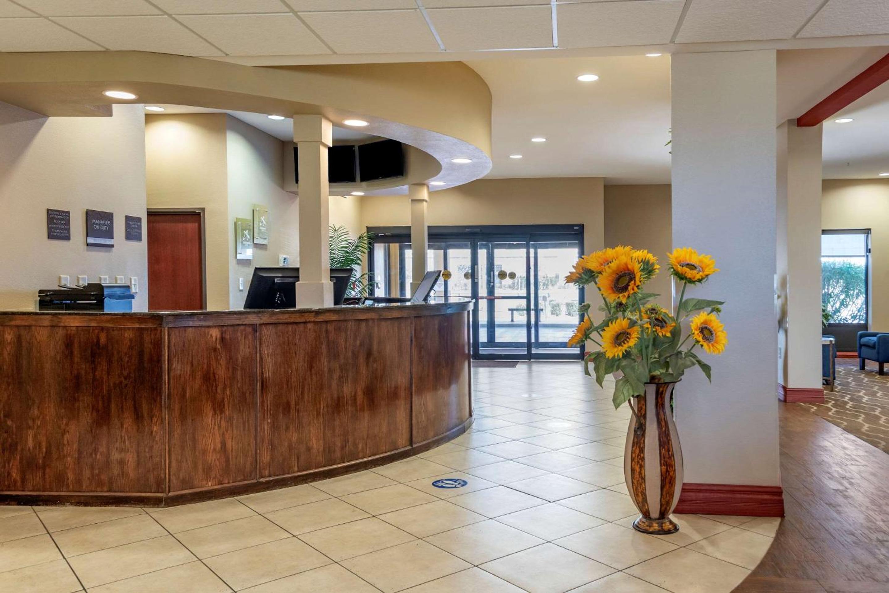 Montgomery Vacations - Comfort Suites Airport South - Property Image 20
