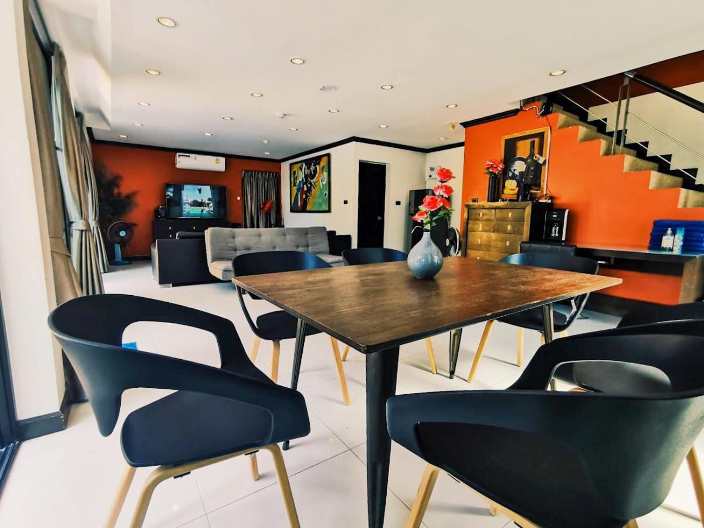 4poolvillas