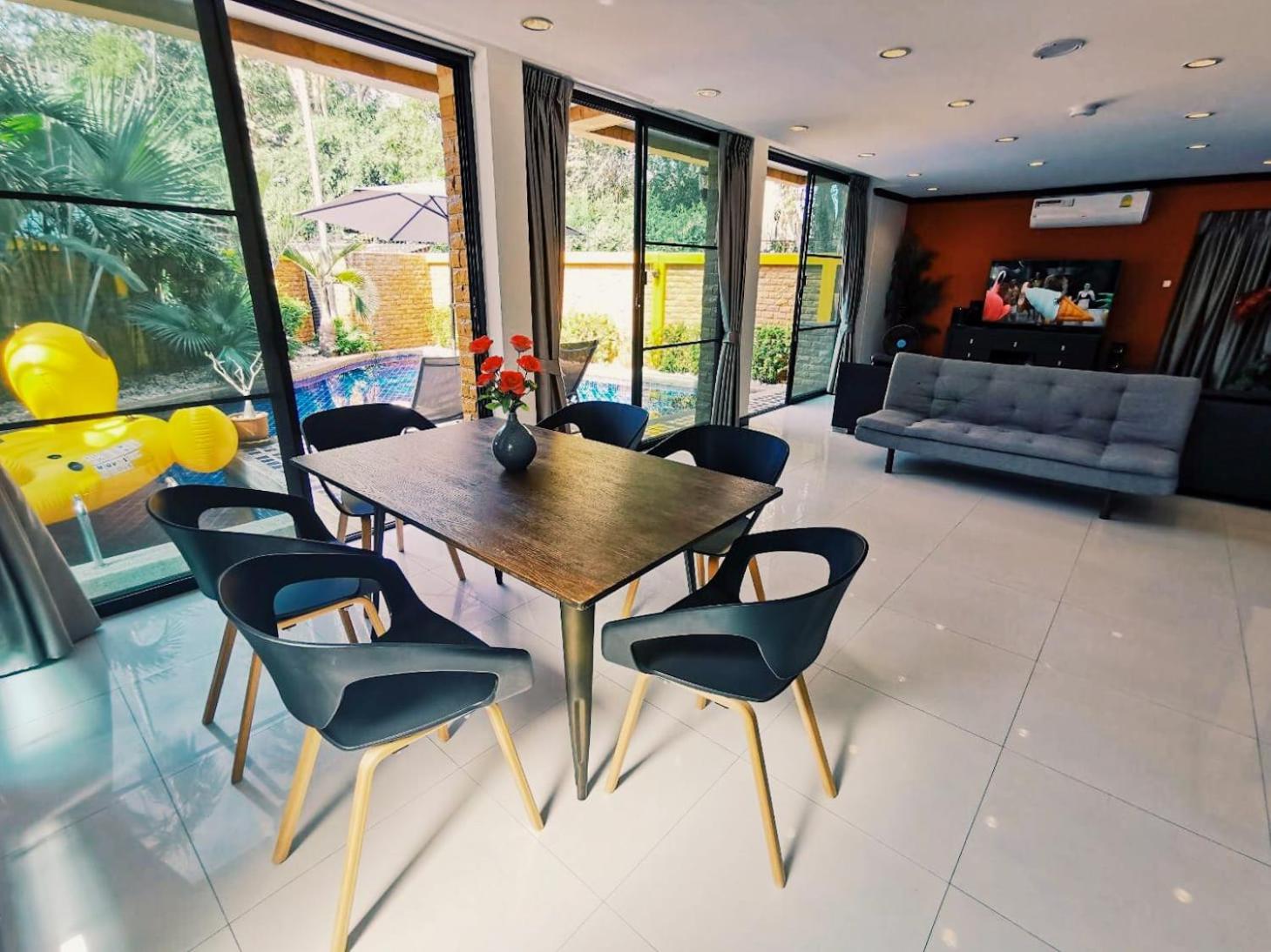 4poolvillas
