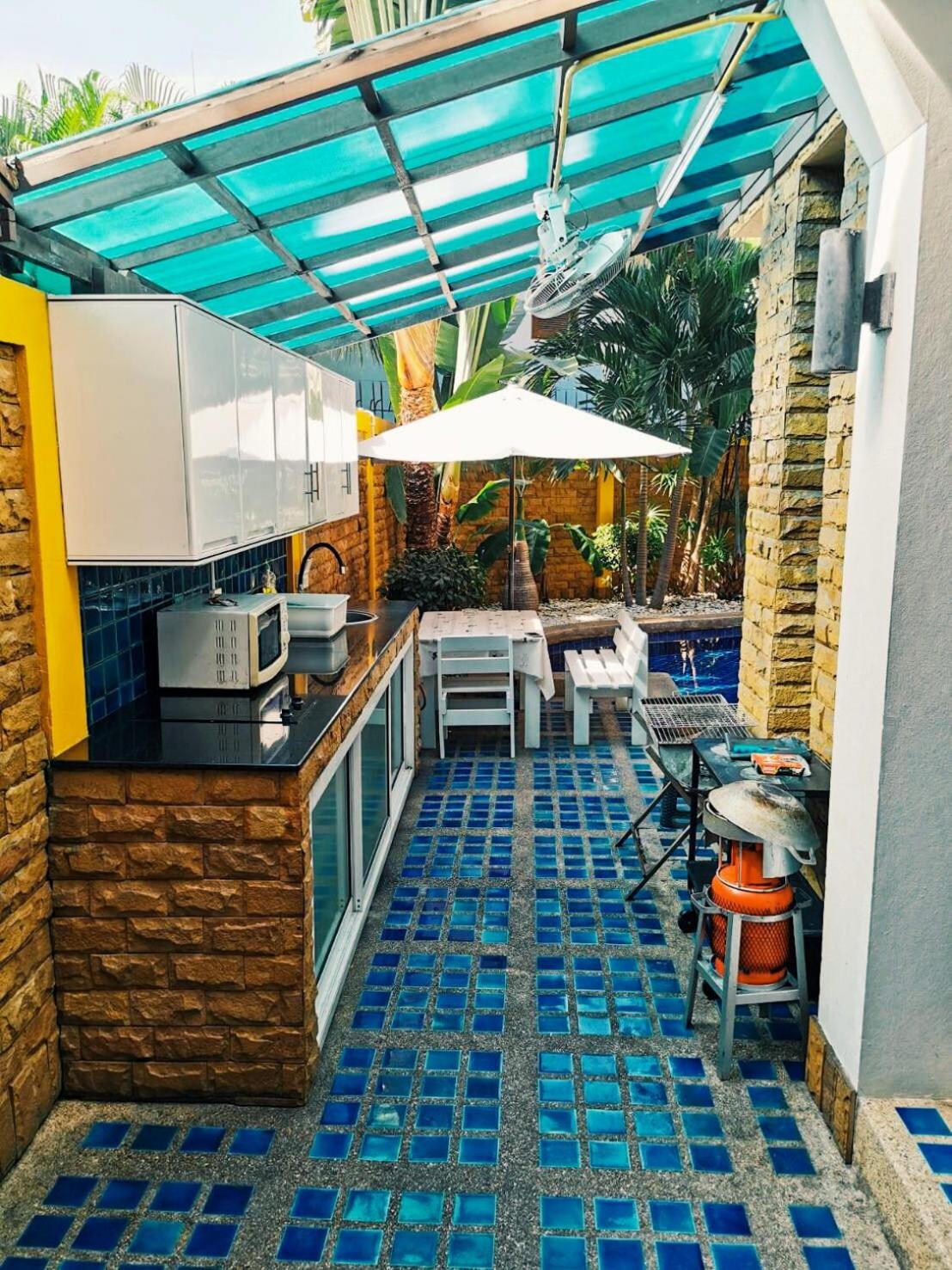 4poolvillas