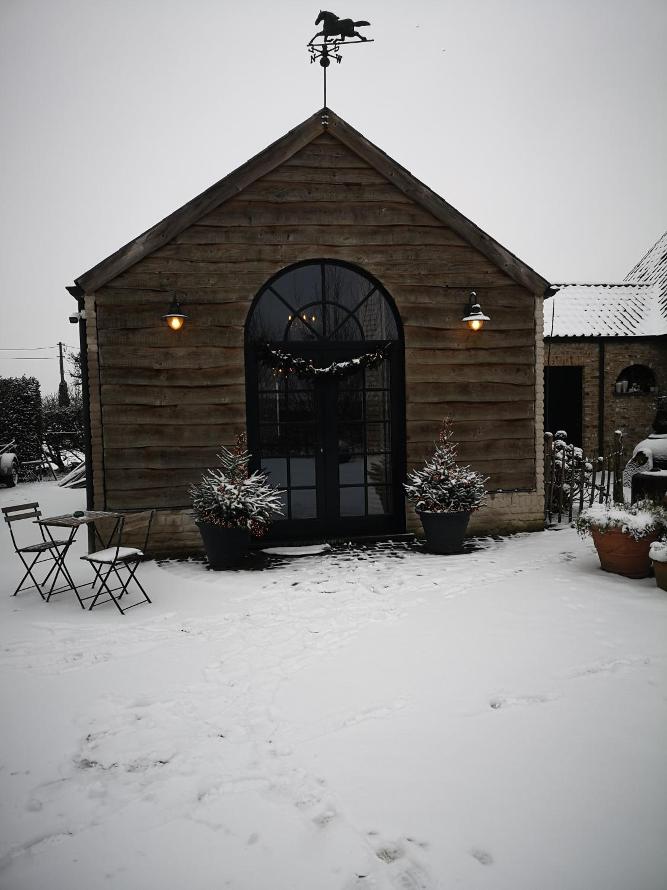 Hotel Casa Leone near Bruges with jacuzzi & parking