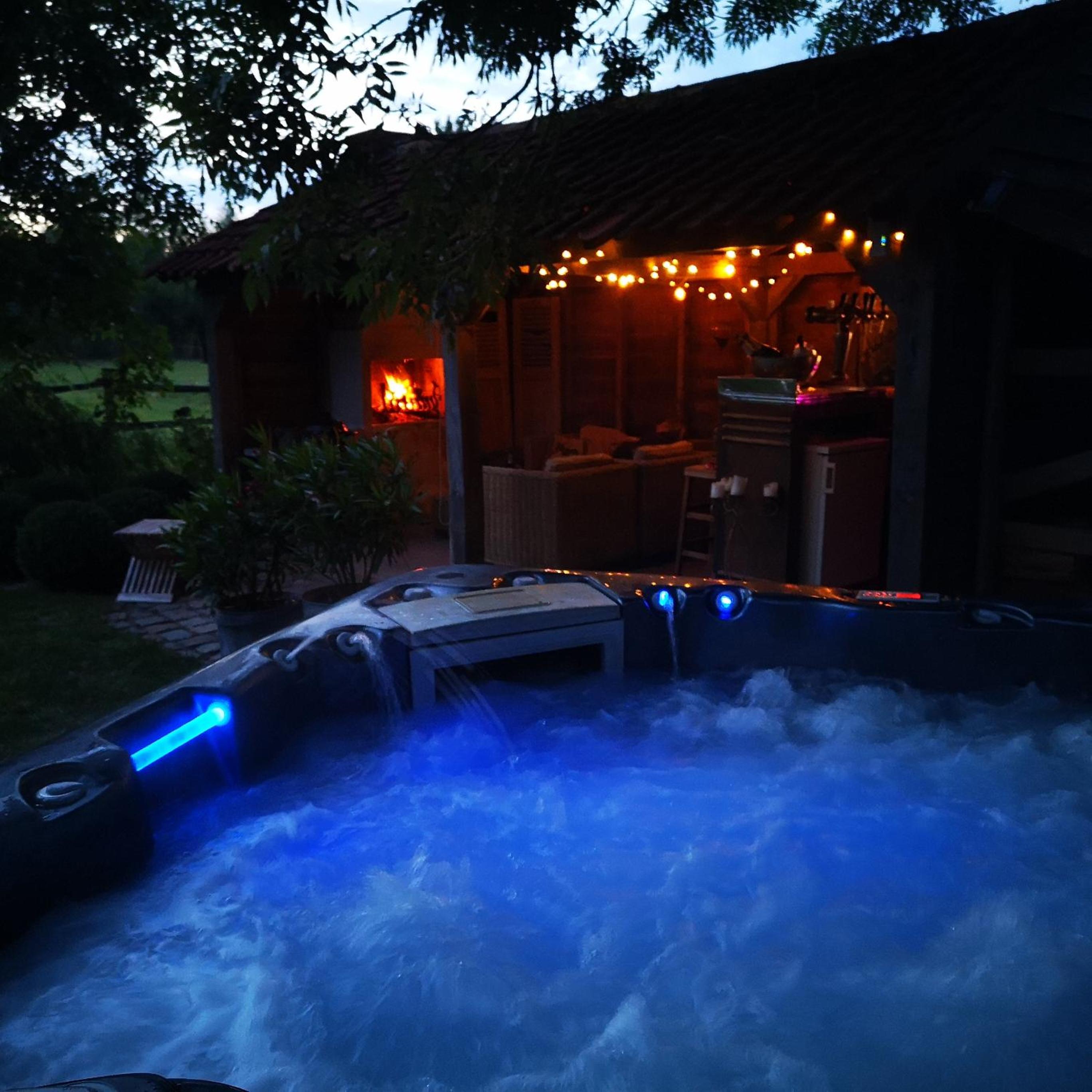 Casa Leone near Bruges with jacuzzi & parking