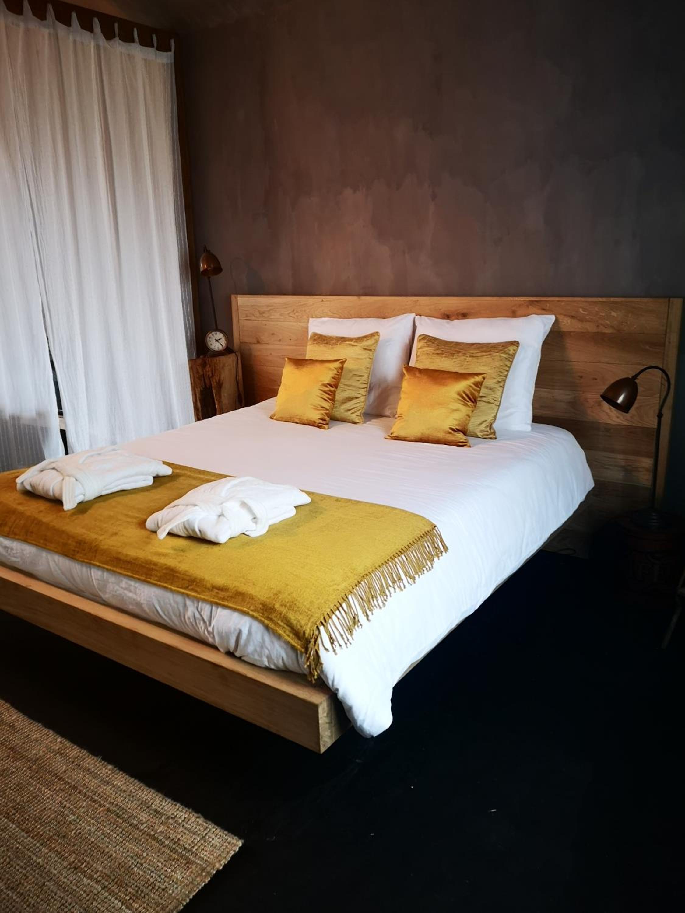 Casa Leone near Bruges with jacuzzi & parking