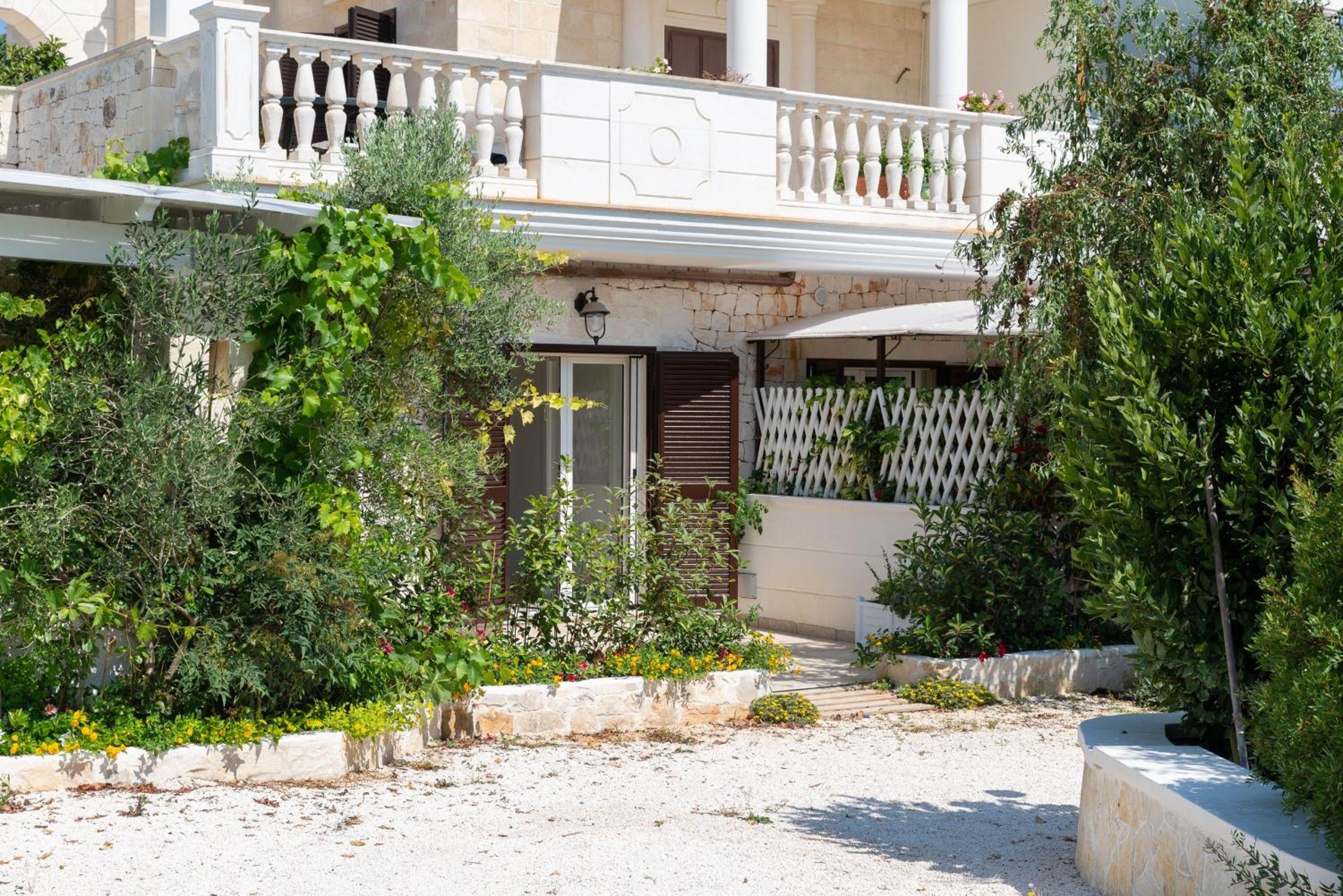 Appartamento Gardenia in Villa Mariella view 5