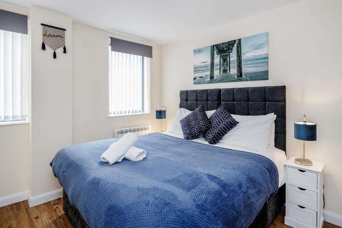 Watford Vacations - Queens Serviced Apartments - F1 - Property Image 1