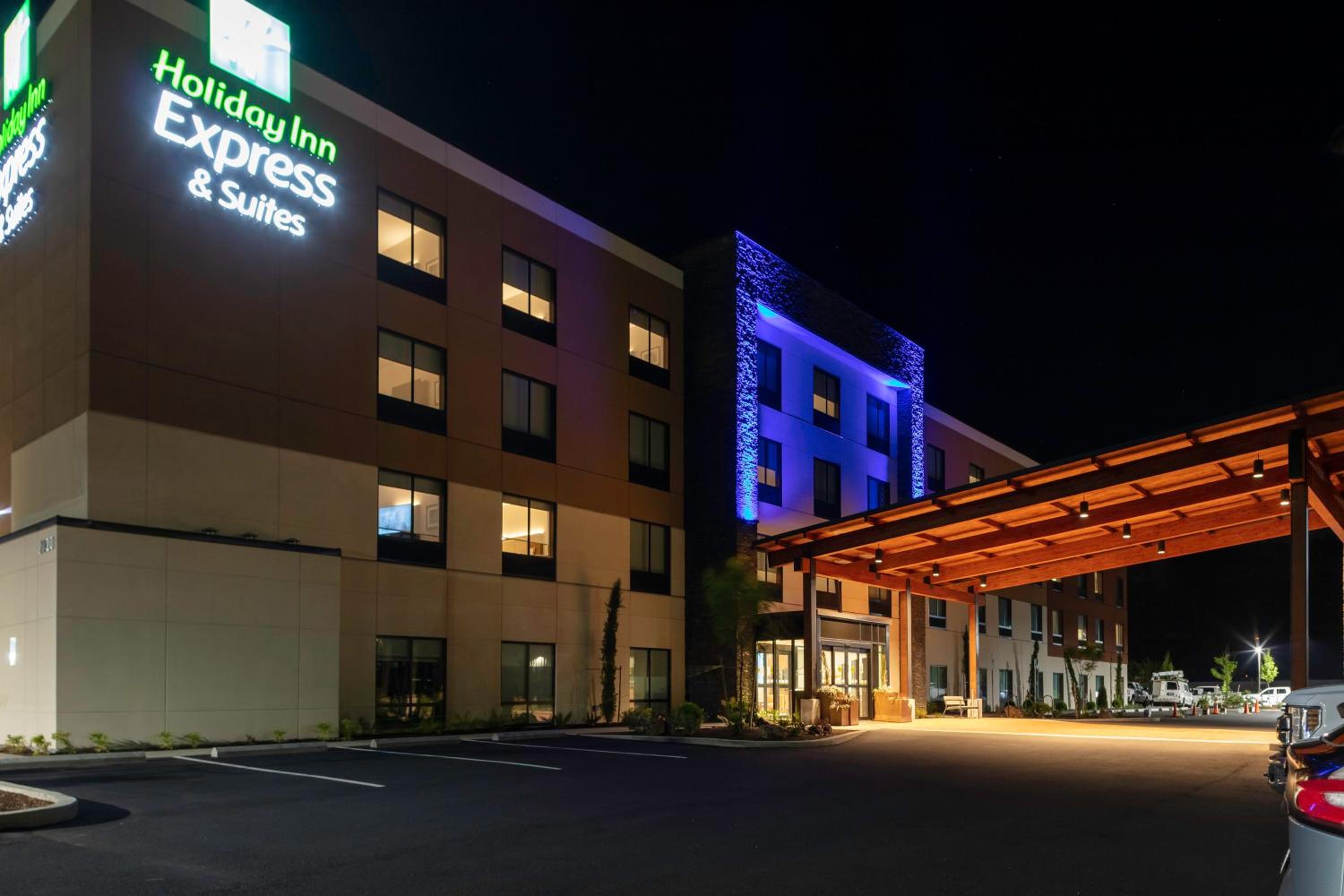 Hotel Holiday Inn Express & Suites - The Dalles, an IHG Hotel - Image 1