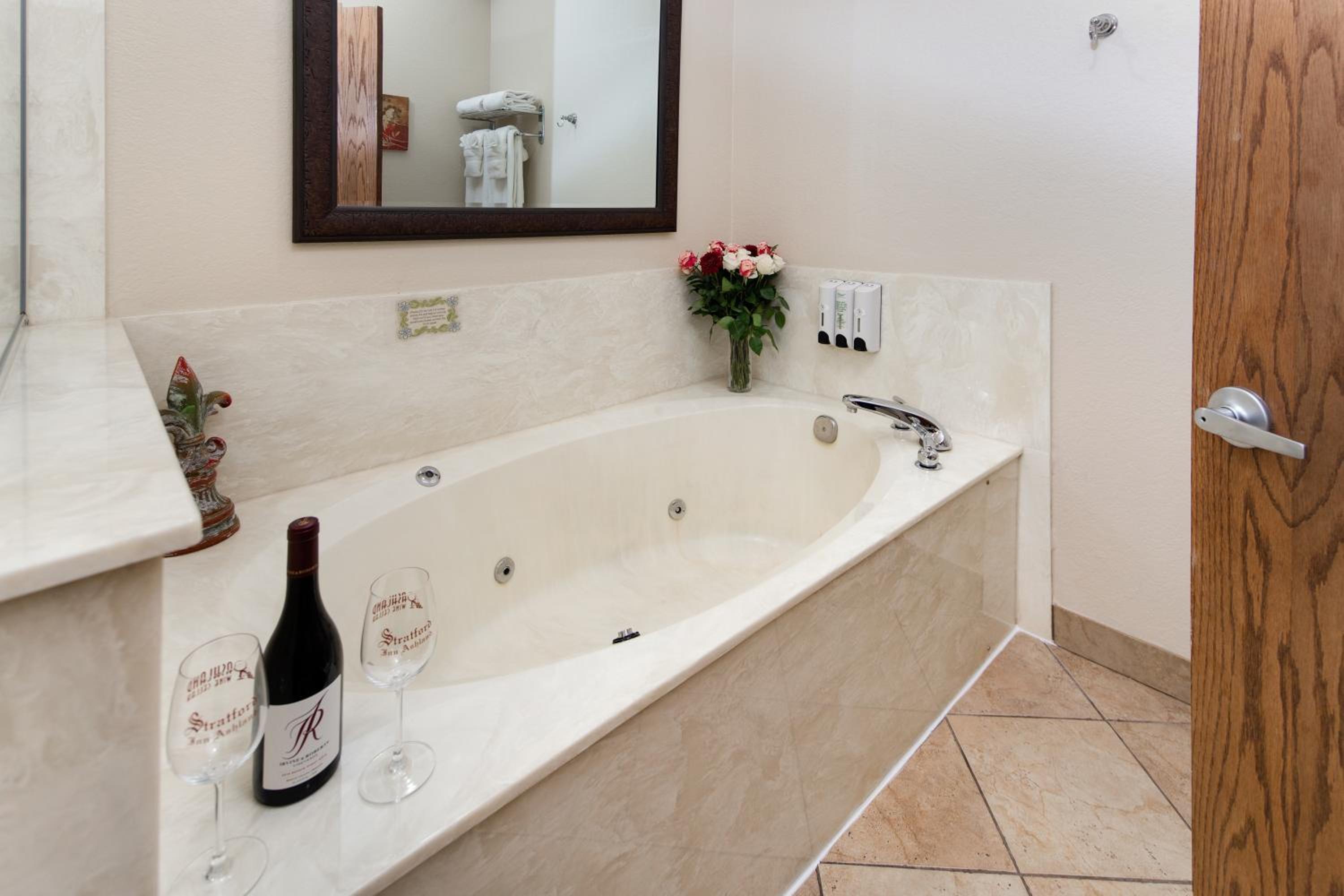 Ashland Vacations - Stratford Inn - Property Image 72