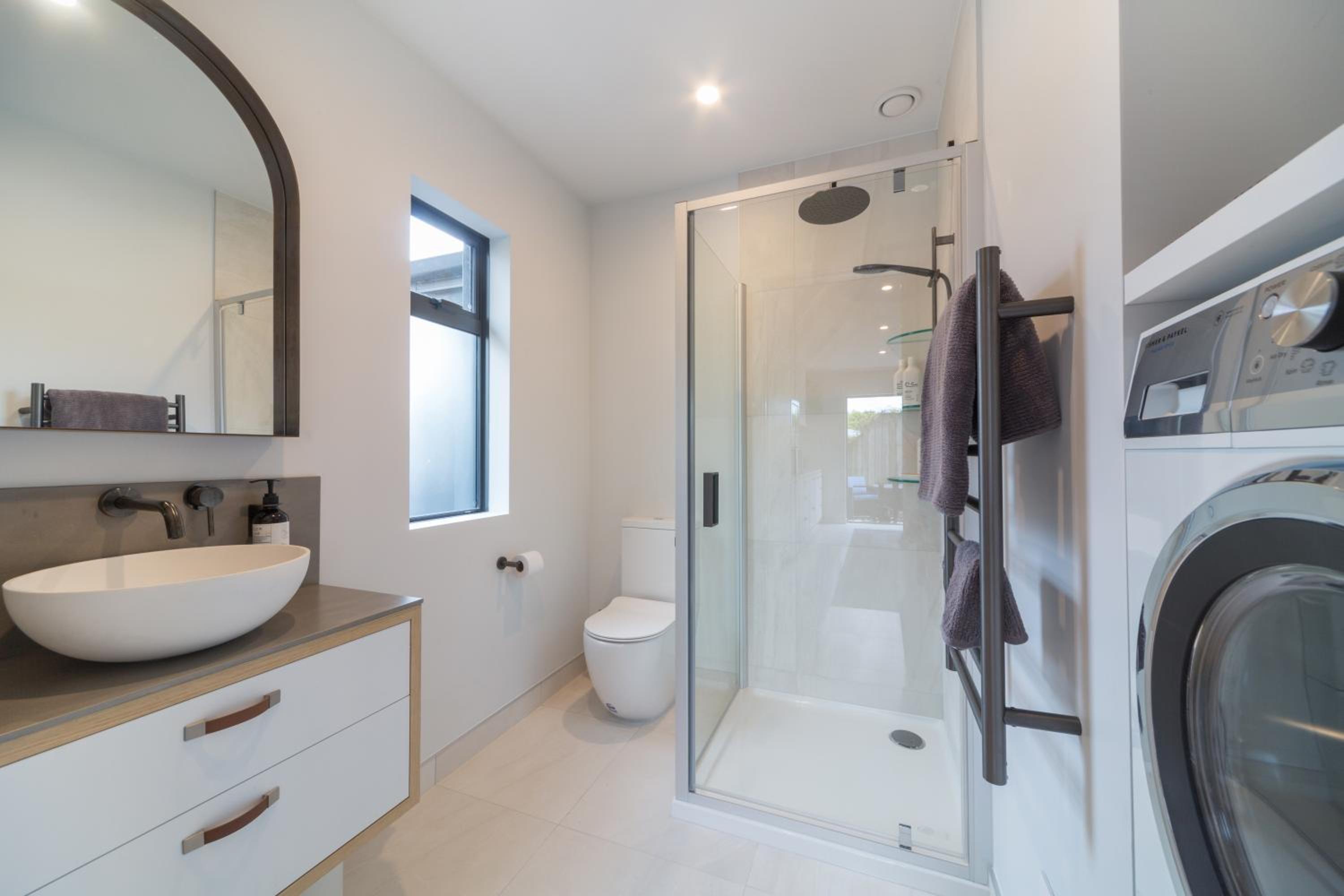 Remarkable Studio in convenient Frankton view 2