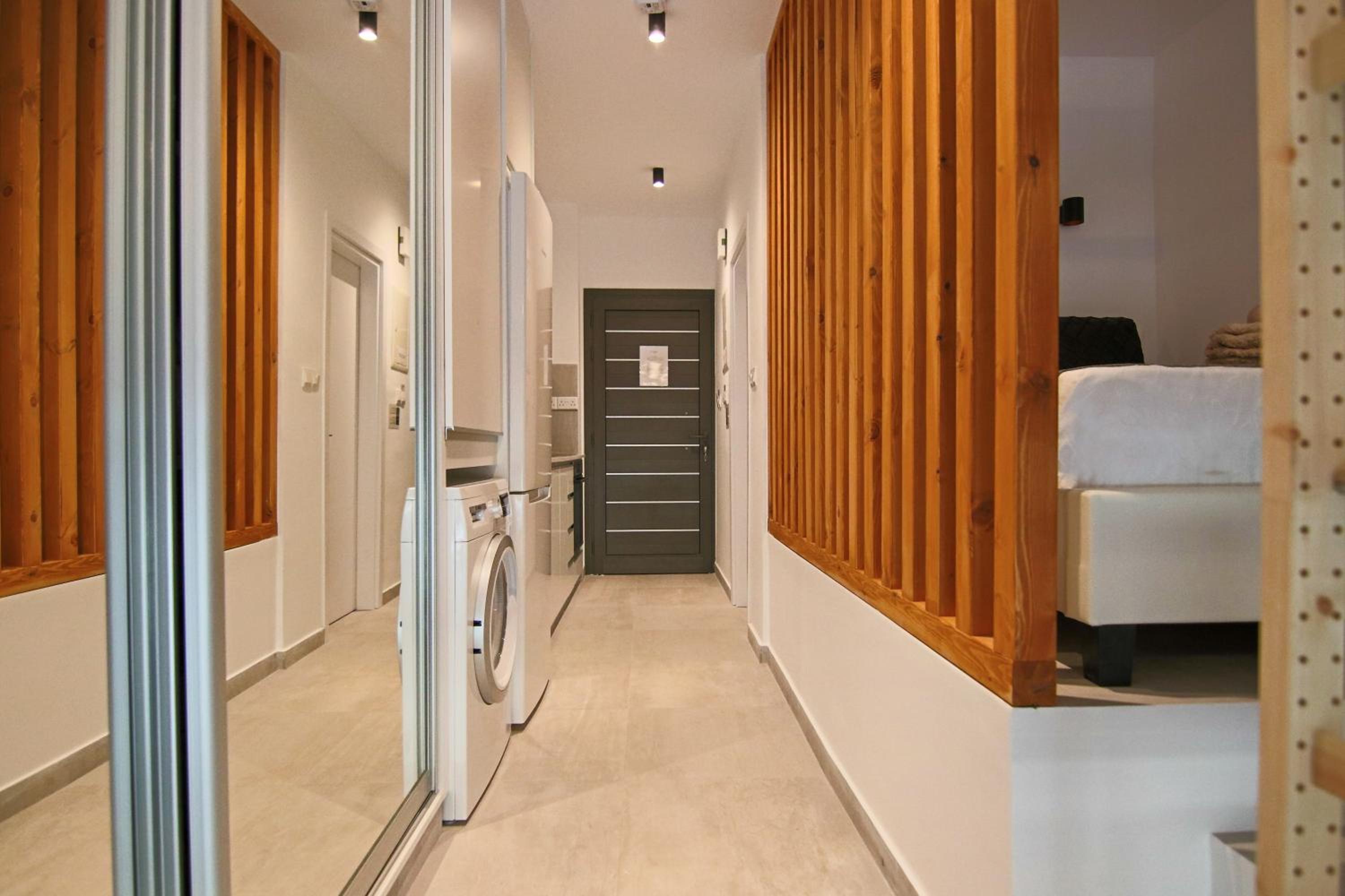 Phaedrus Living Seaside Luxury Flat Athina 123