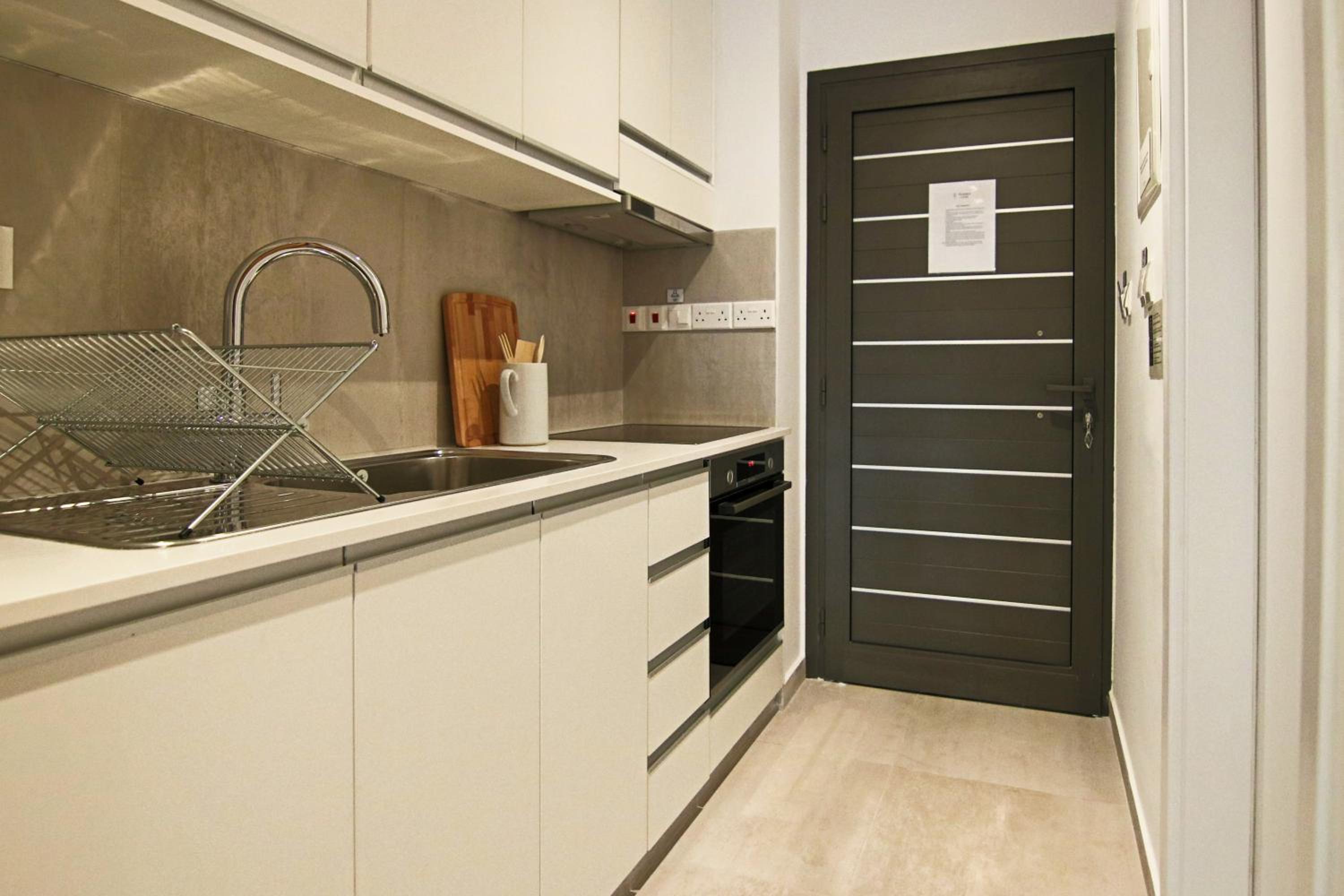 Phaedrus Living Seaside Luxury Flat Athina 123