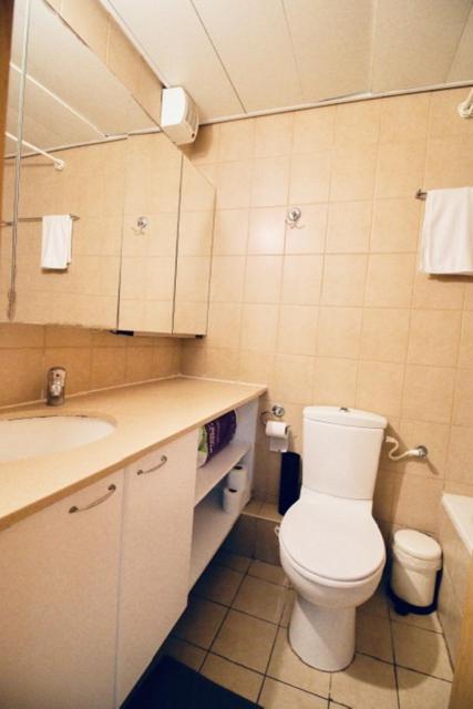 City Center 1 Bedroom Apartment & Parking By Vacay view 2