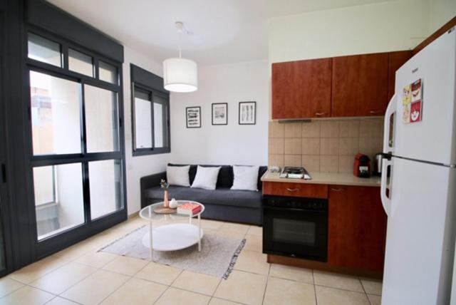 City Center 1 Bedroom Apartment & Parking By Vacay view 3