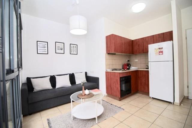 City Center 1 Bedroom Apartment & Parking By Vacay view 4