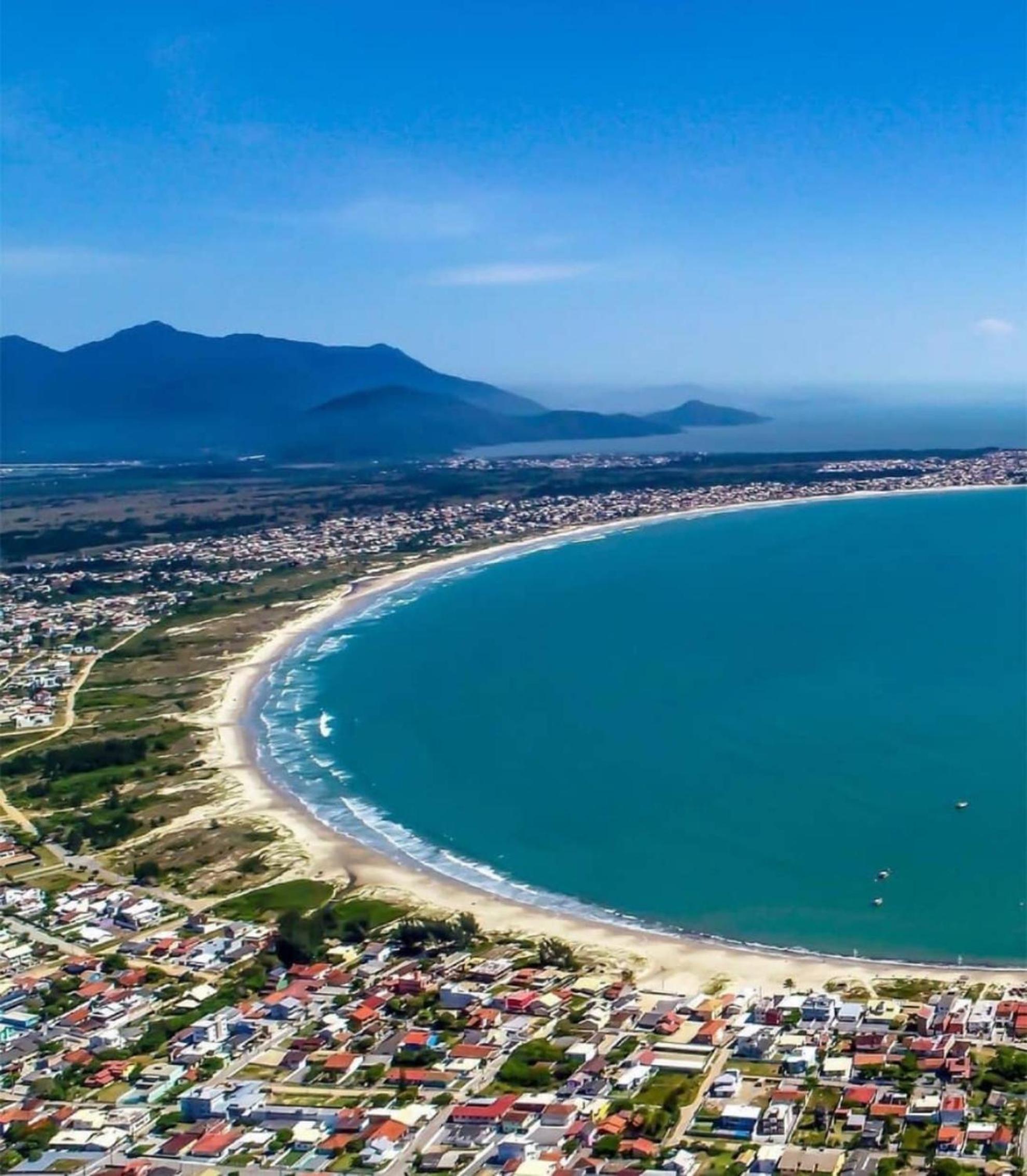 Amplo Apartamento na Pinheira