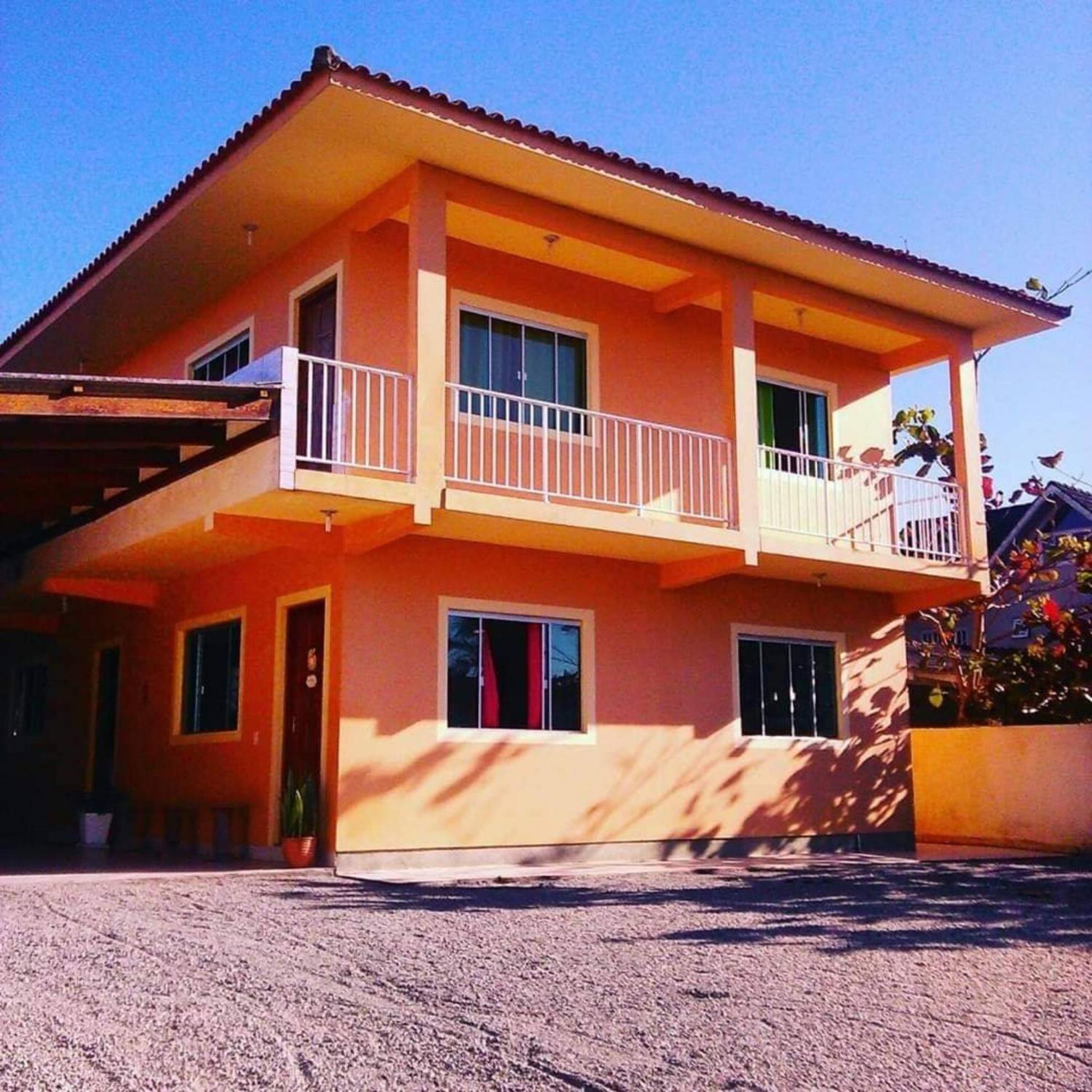 Amplo Apartamento na Pinheira