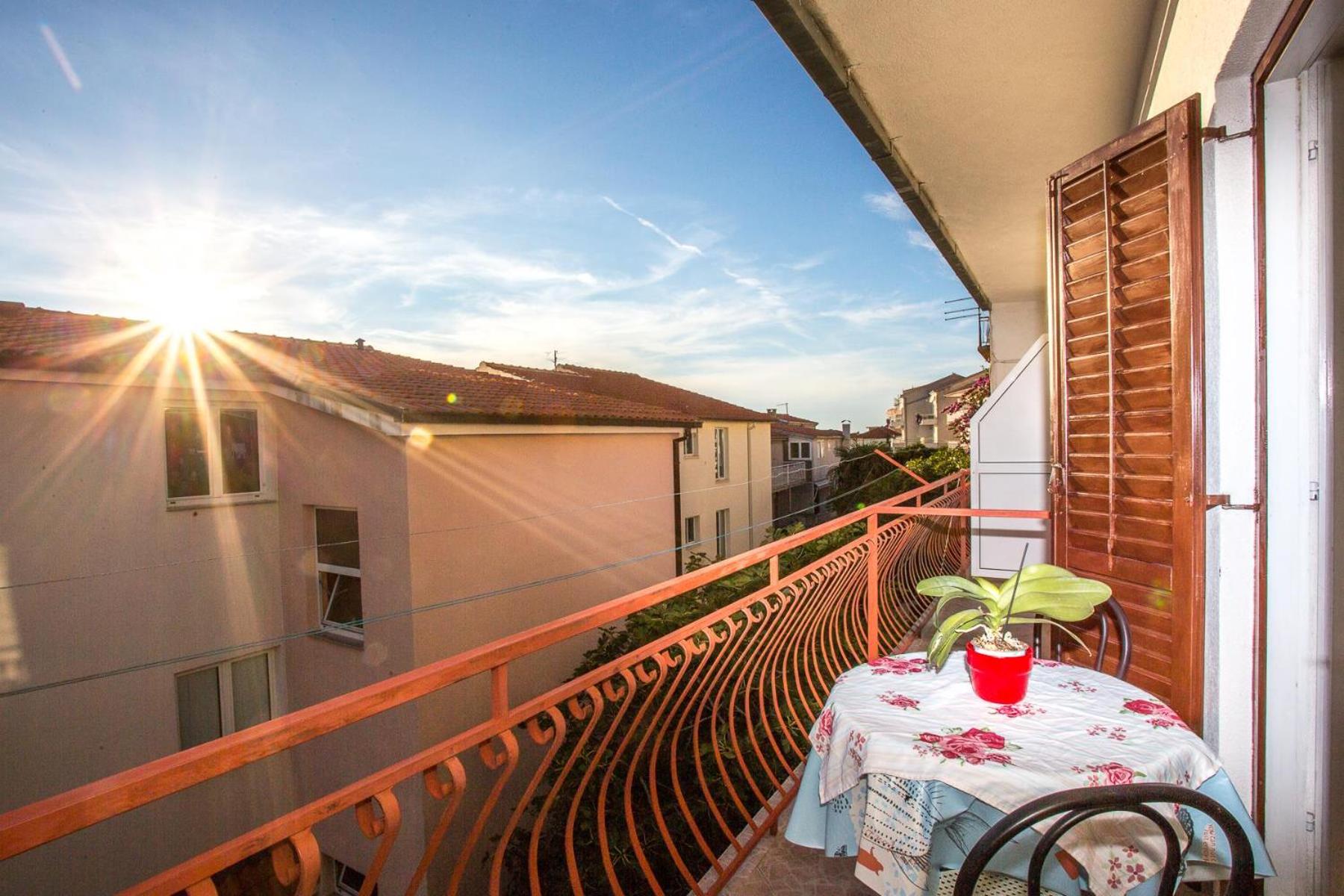 Apartments Nuic view 3