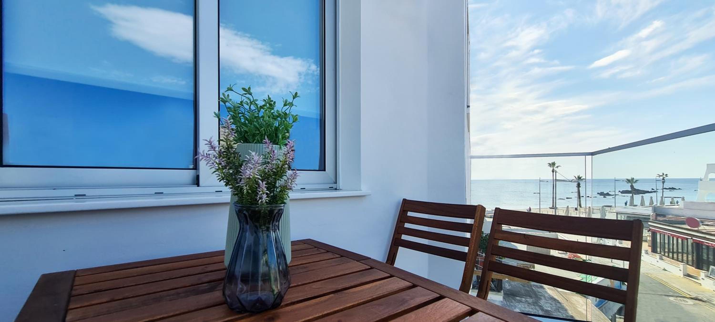 Phaedrus Living: Seaside Luxury Flat Lighthouse 69 view 5